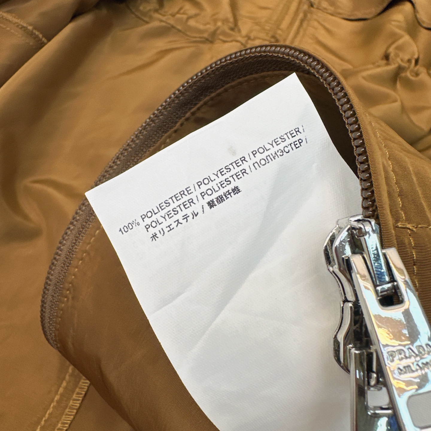 高人气尼龙系列 PD 25Ss————早秋最新款中长款尼龙连帽外套 🤎这款很推荐 上身超级帅气 腰部是松