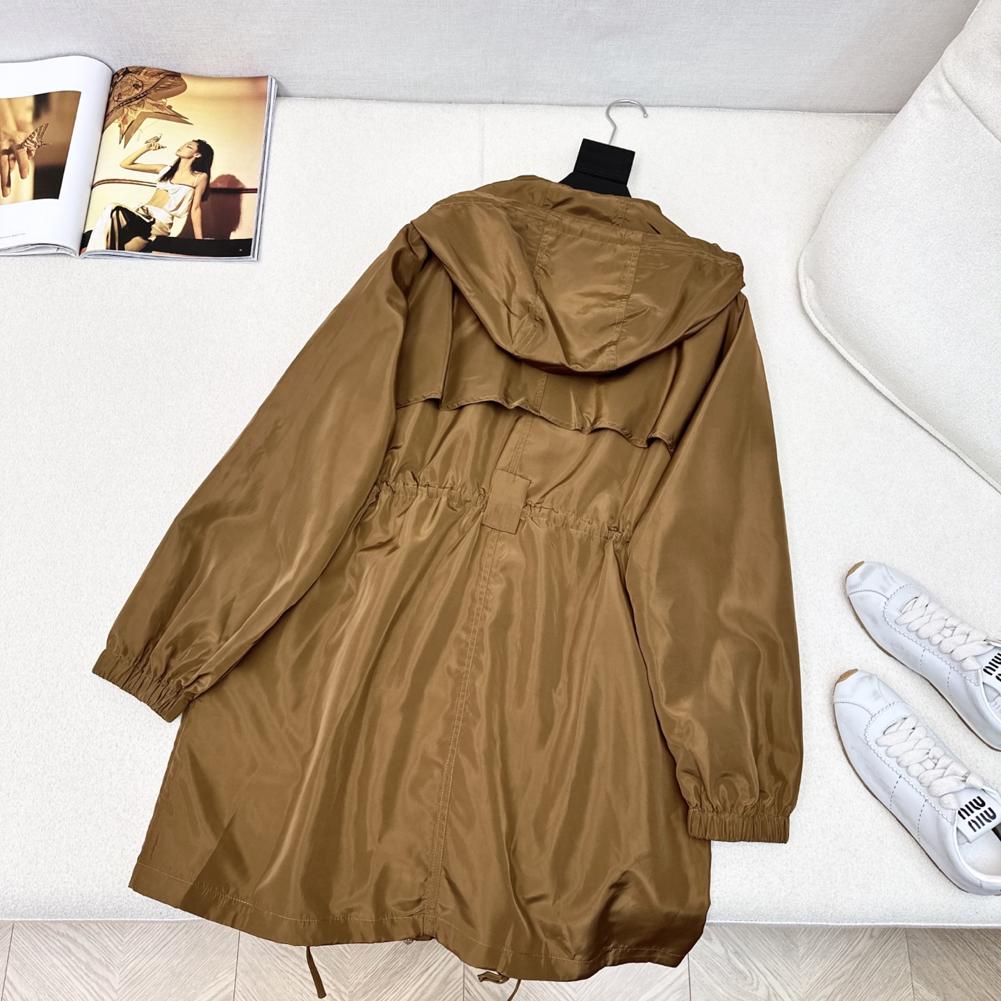高人气尼龙系列 PD 25Ss————早秋最新款中长款尼龙连帽外套 🤎这款很推荐 上身超级帅气 腰部是松