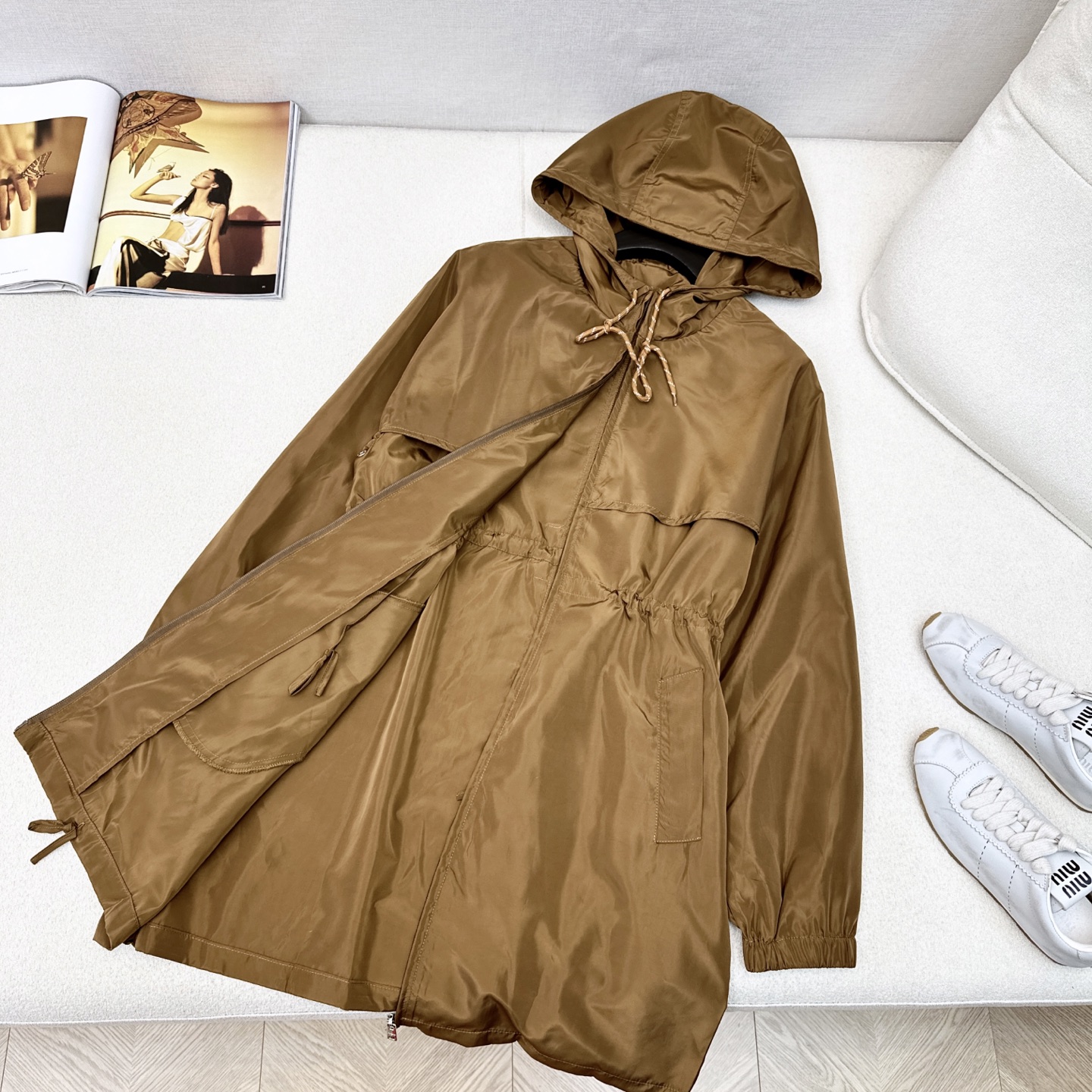 高人气尼龙系列 PD 25Ss————早秋最新款中长款尼龙连帽外套 🤎这款很推荐 上身超级帅气 腰部是松