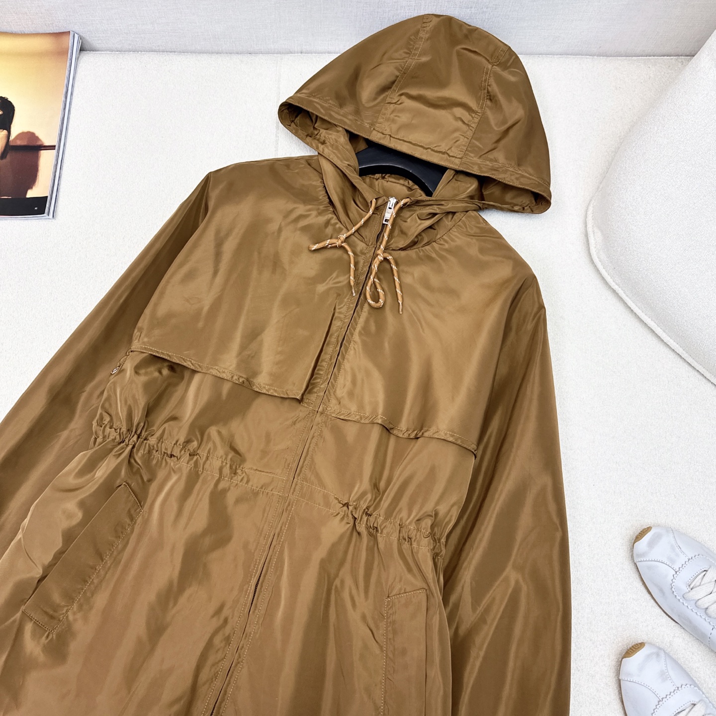 高人气尼龙系列 PD 25Ss————早秋最新款中长款尼龙连帽外套 🤎这款很推荐 上身超级帅气 腰部是松