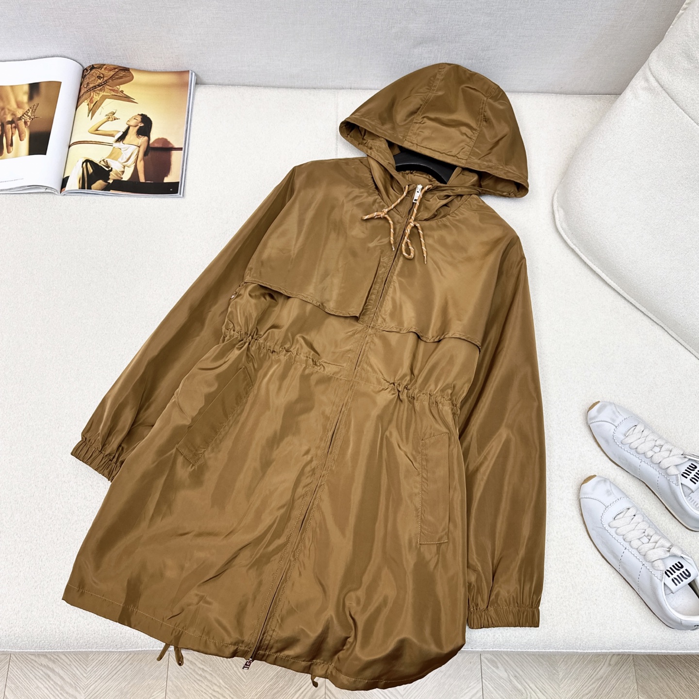高人气尼龙系列 PD 25Ss————早秋最新款中长款尼龙连帽外套 🤎这款很推荐 上身超级帅气 腰部是松