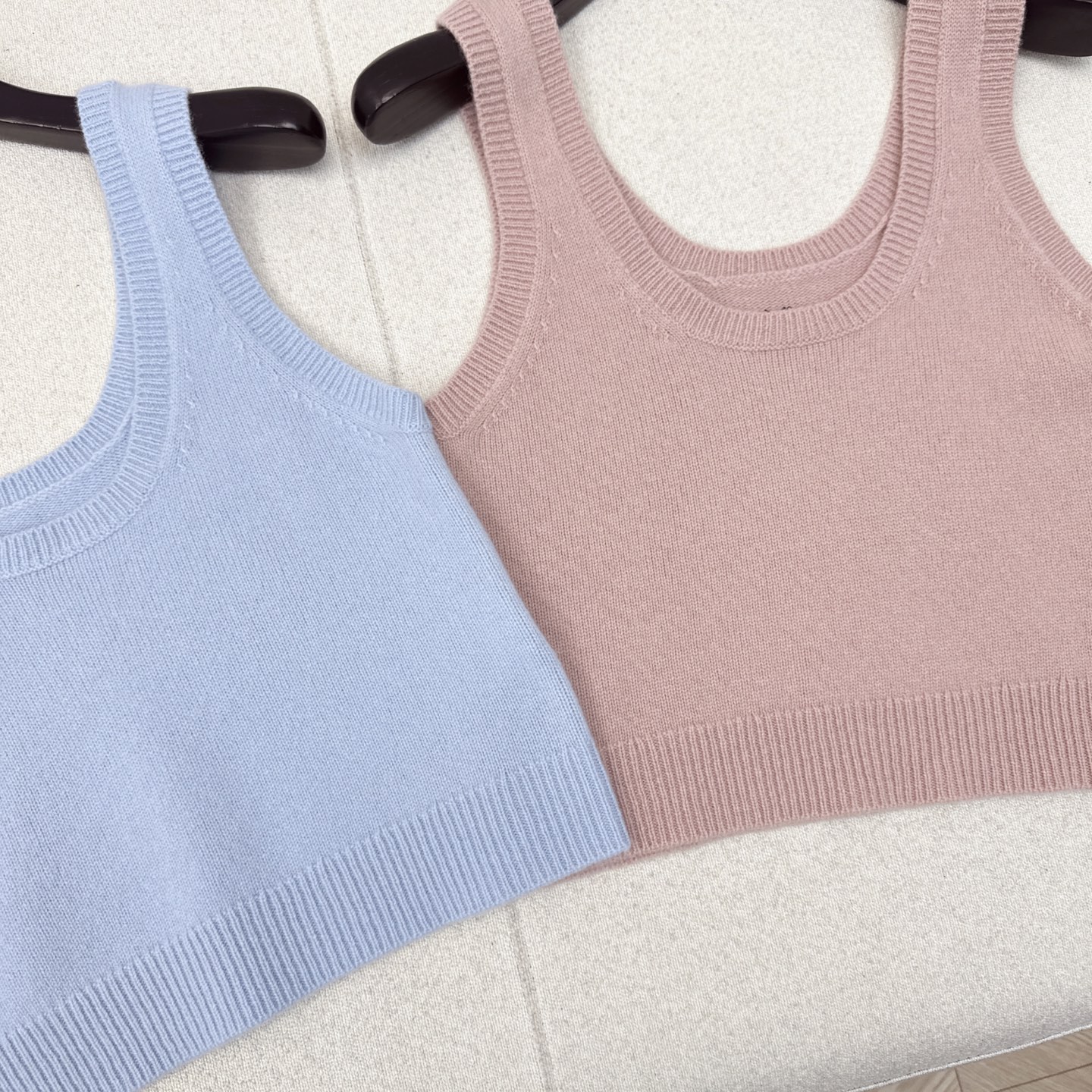 特价🉐️❗️蓝色现货齐码❗️不退不换❗️独家首发 CD 25Ss———早秋最最新款珍珠扣羊毛针织开衫 +