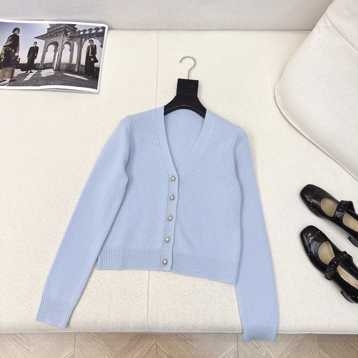 特价🉐️❗️蓝色现货齐码❗️不退不换❗️独家首发 CD 25Ss———早秋最最新款珍珠扣羊毛针织开衫 +