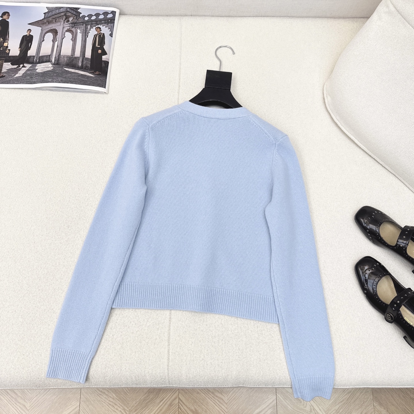 特价🉐️❗️蓝色现货齐码❗️不退不换❗️独家首发 CD 25Ss———早秋最最新款珍珠扣羊毛针织开衫 +