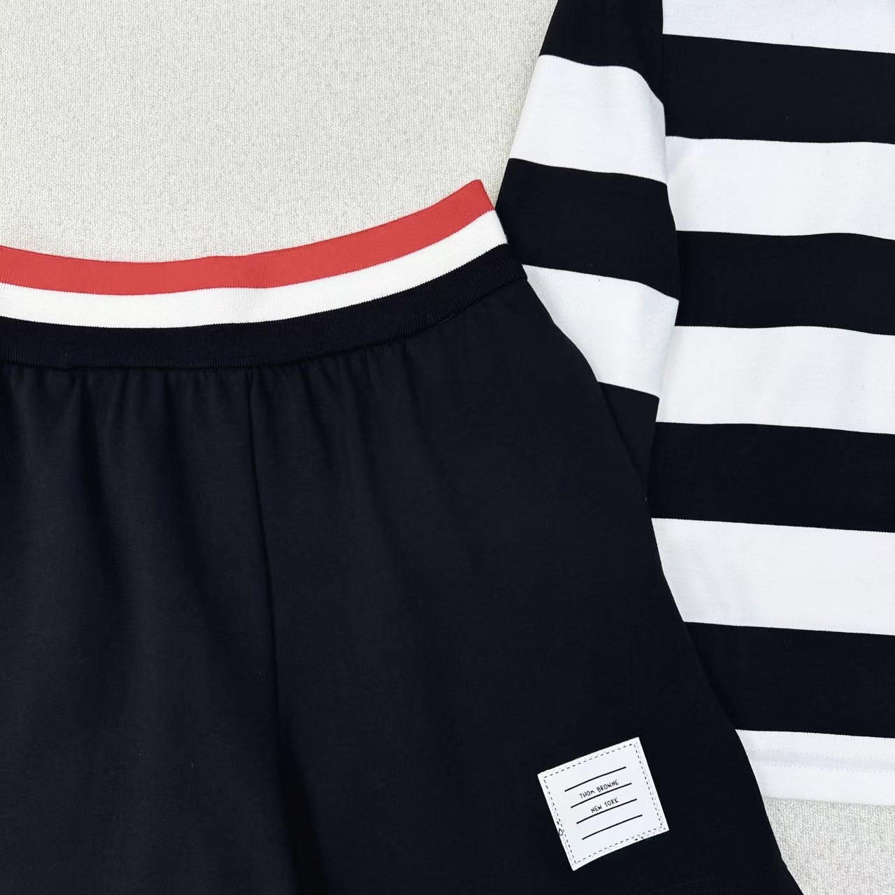 Trendy Fall Fashion: Heavy-Skinned Female Clothes with Sporty Touch and Comfortable Style - 图片 7