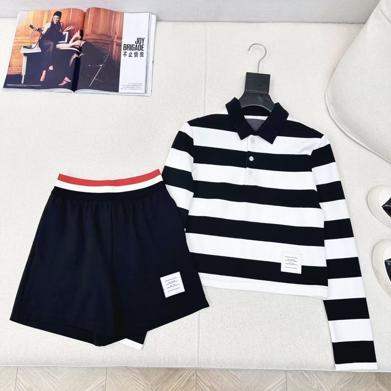 Trendy Fall Fashion: Heavy-Skinned Female Clothes with Sporty Touch and Comfortable Style - 图片 1