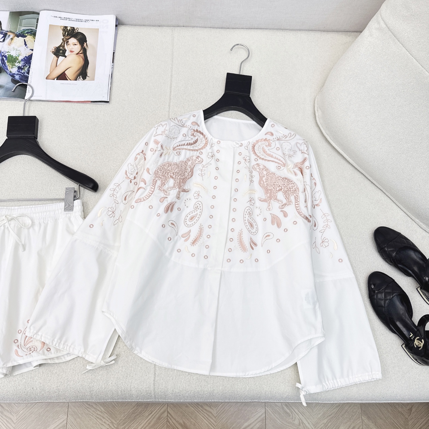 “25Ss Embroidery Shirt Set: Autumn Fashion with H-Line Pattern and High-Density Needles” - 图片 2