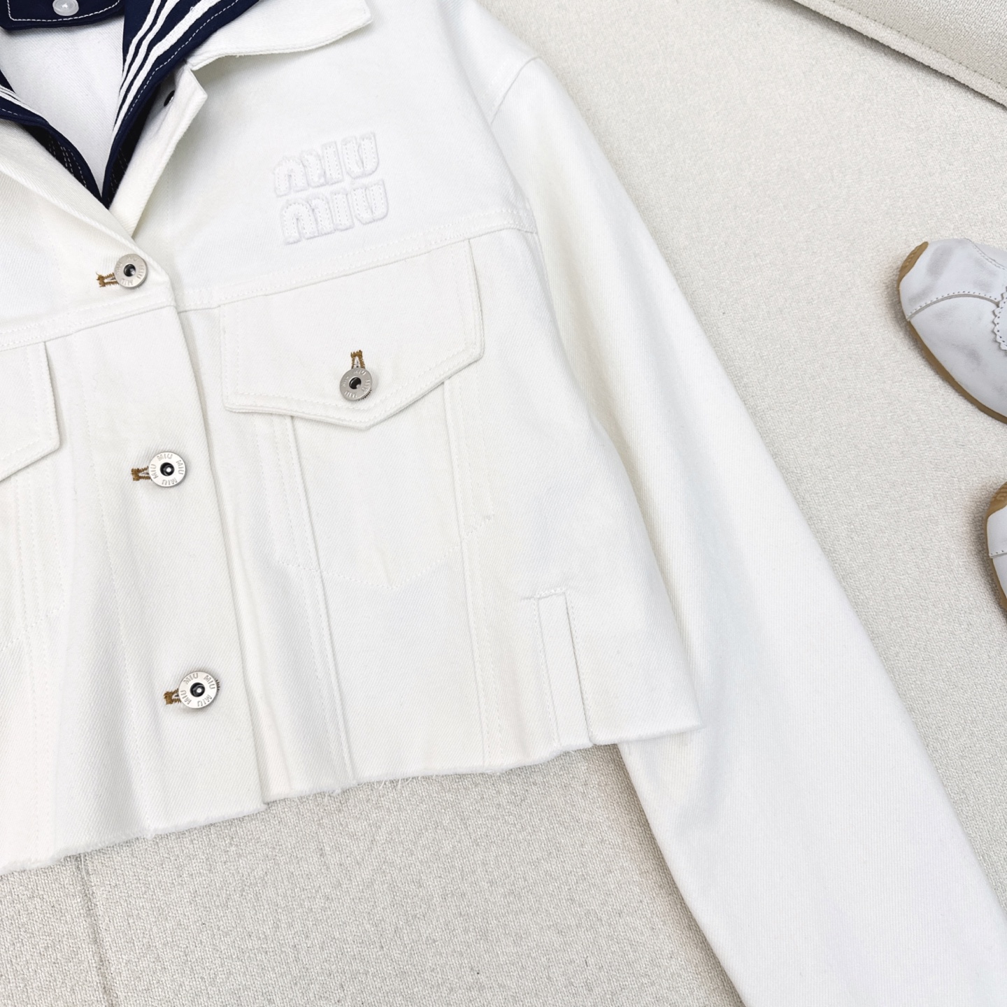 Miu Miu 25SS Denim Jacket Detachable Capelet, Cropped Fit 8 i1752643929586 7175 0 6