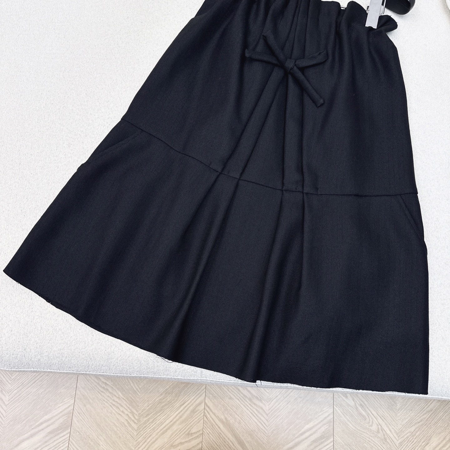 特价🉐️❗️现货齐码❗️不退不换❗️独家首发 PD 25Ss————秋冬最新款两穿款蝴蝶结抹胸长半裙🖤定