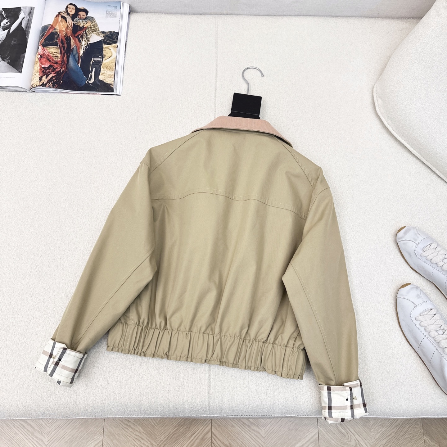 Stylish Autumn Jacket: High-Slashed Cotton, Graft Coil Design, Loose Shoulder Twirl - 图片 8