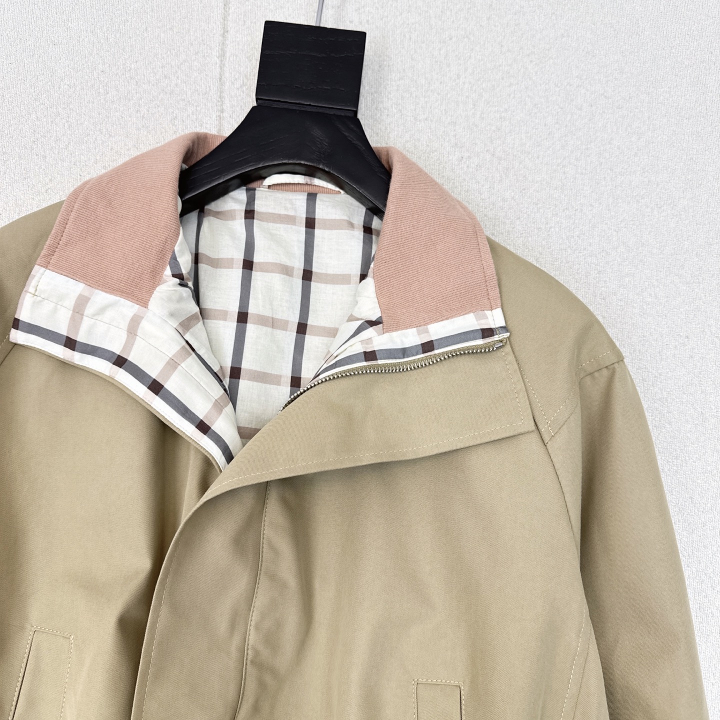 Stylish Autumn Jacket: High-Slashed Cotton, Graft Coil Design, Loose Shoulder Twirl - 图片 4