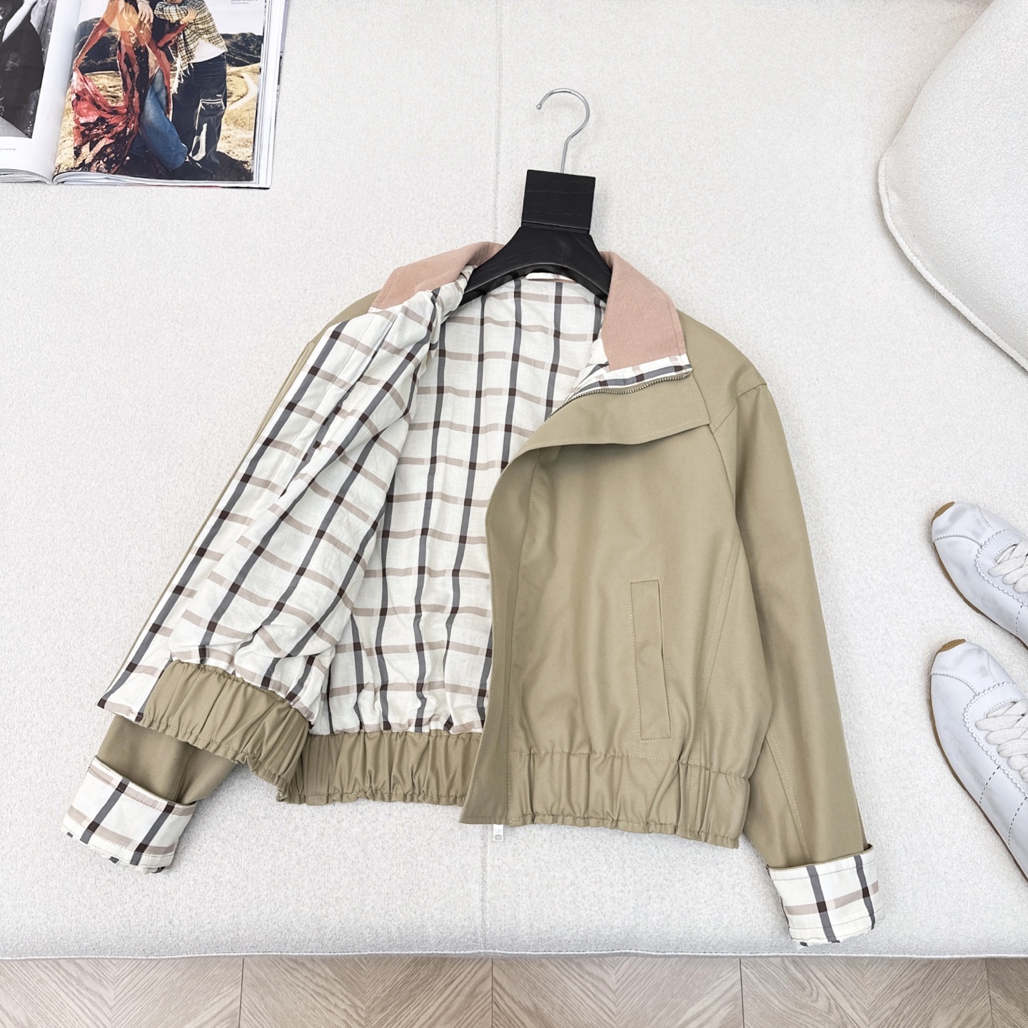Stylish Autumn Jacket: High-Slashed Cotton, Graft Coil Design, Loose Shoulder Twirl - 图片 6