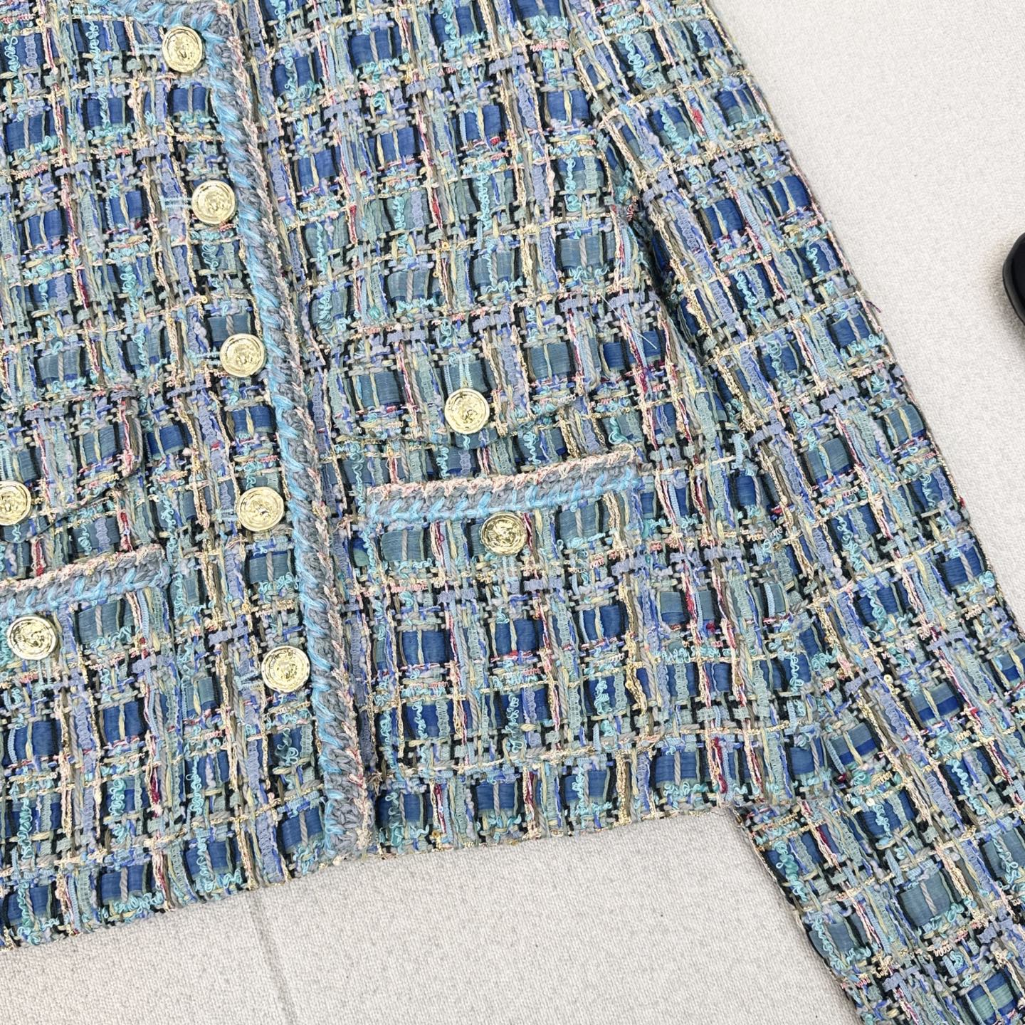 走秀同款 C家 25Ss———秋冬最新款孔雀蓝编织外套🤍yb开发编织面料 自带高级感的色系 复古的圆领非