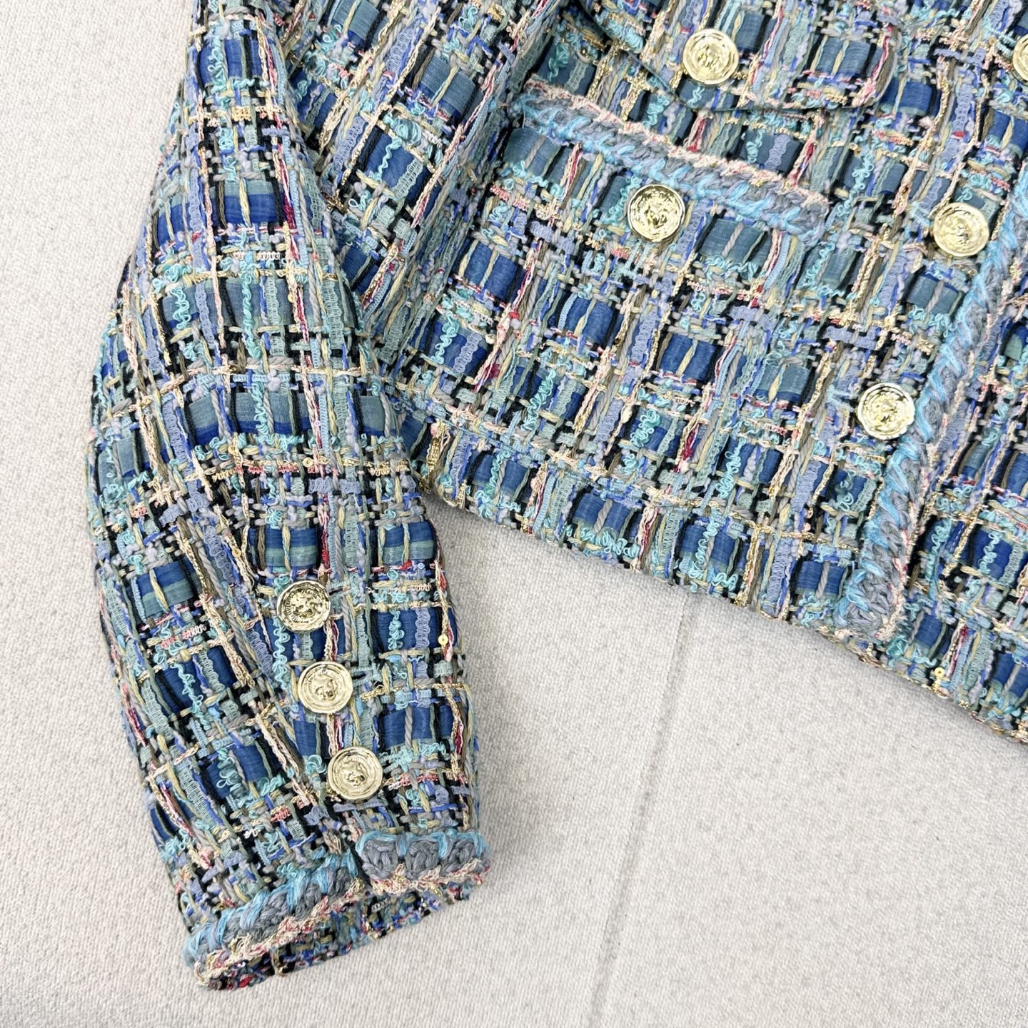 走秀同款 C家 25Ss———秋冬最新款孔雀蓝编织外套🤍yb开发编织面料 自带高级感的色系 复古的圆领非