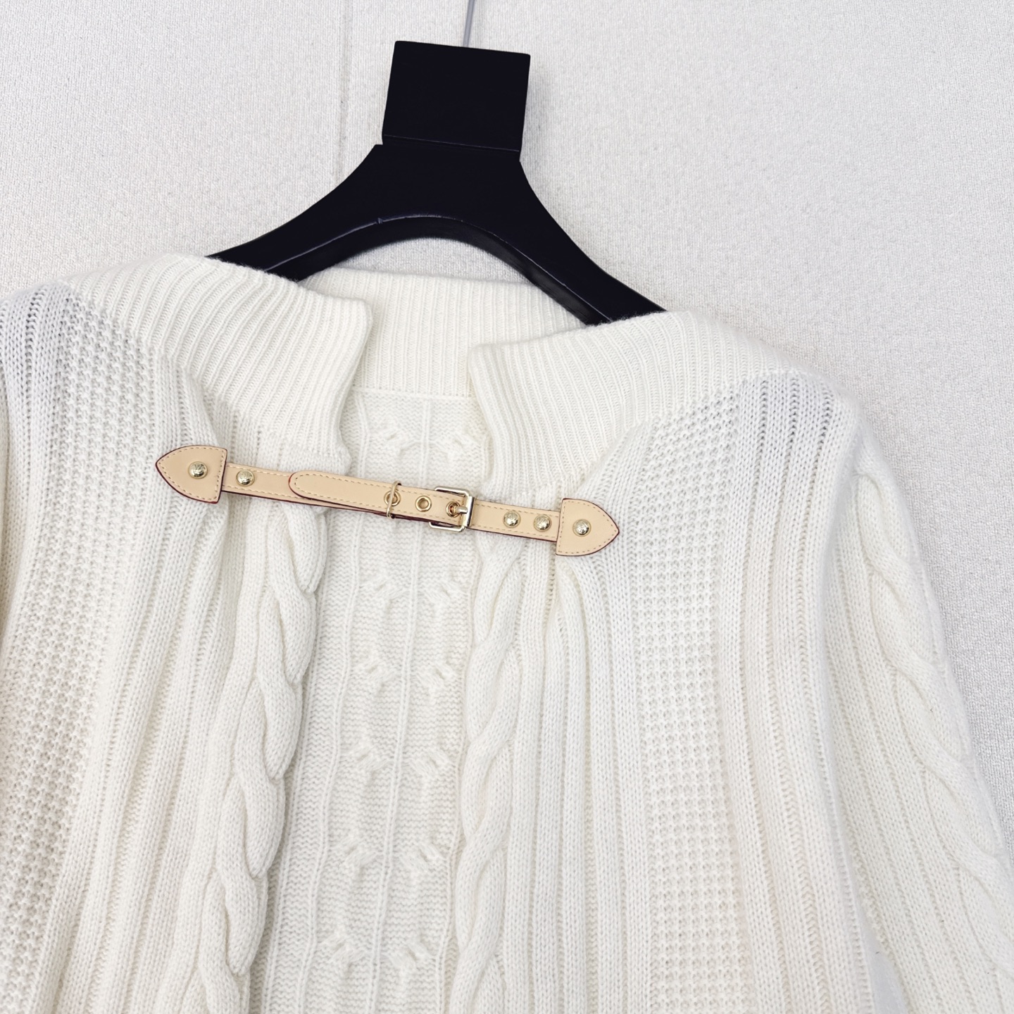 Exclusive Packaged Women’s Wool Jacket: High-Width Autumn/Winter Style with Custom Ligatured Sleeves - 图片 4