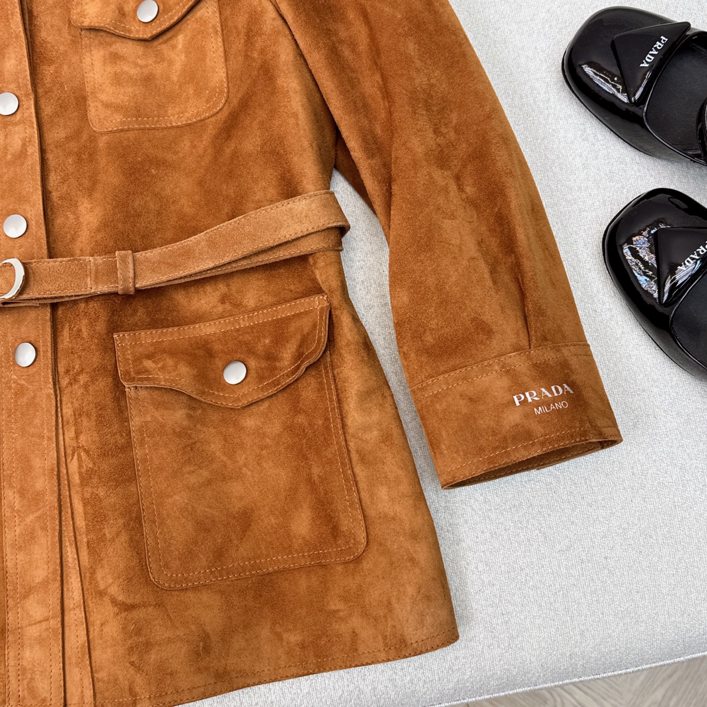 Stylish Dust-Proof Coat with Leather Belt for Elegant Winter Look - 图片 6