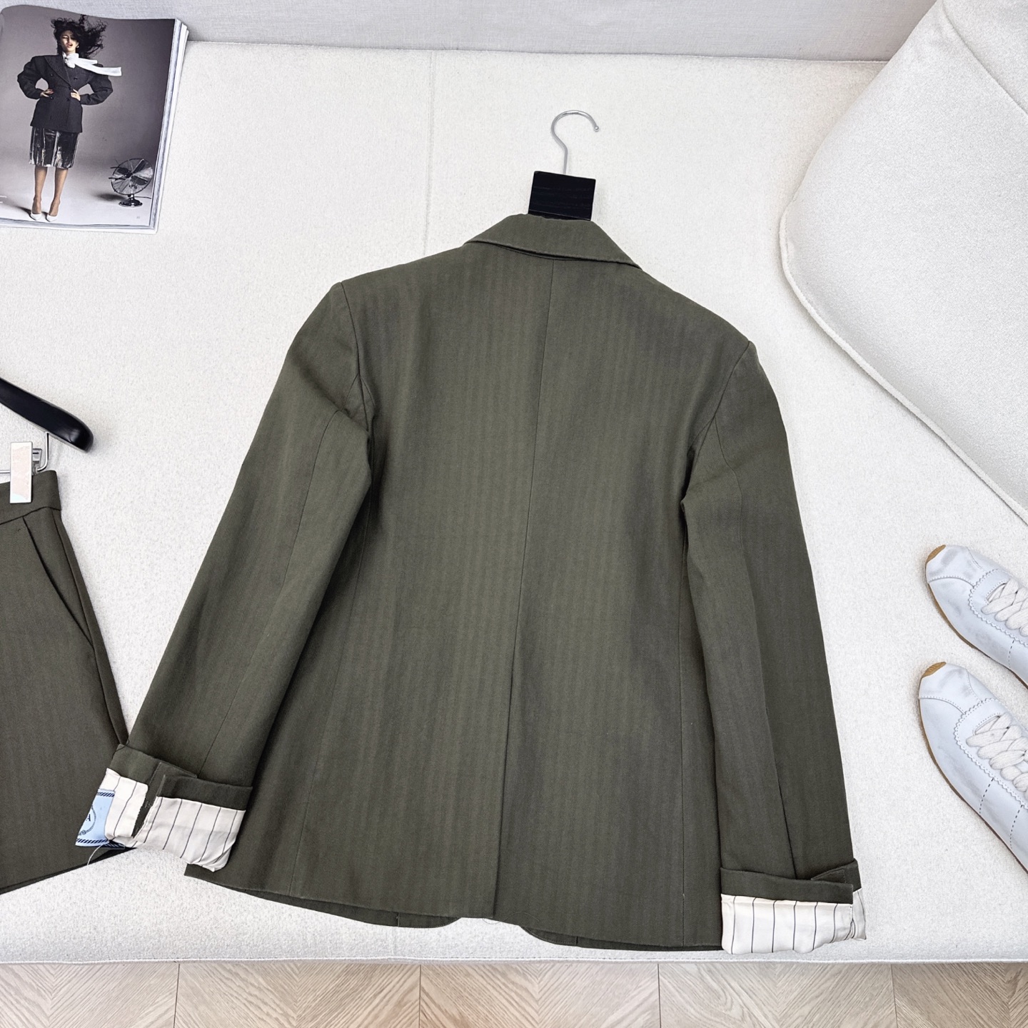 Latest Autumn Morning Suit with Classic Logo Decorations and Sweet Fabric - 图片 8
