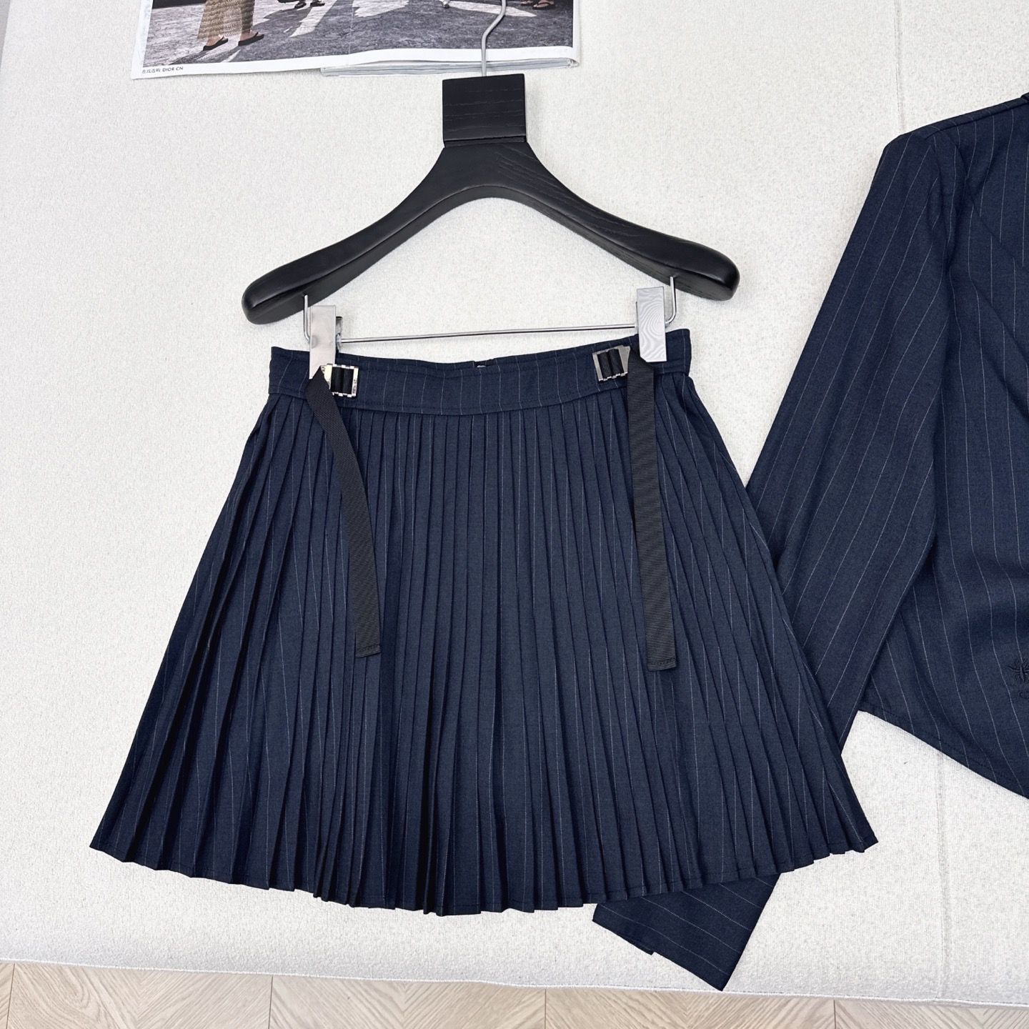 Elegant Striped Shirt and Pleated Skirt Set - Chic Autumn Outfit 7 i1753333037889 506 0 5