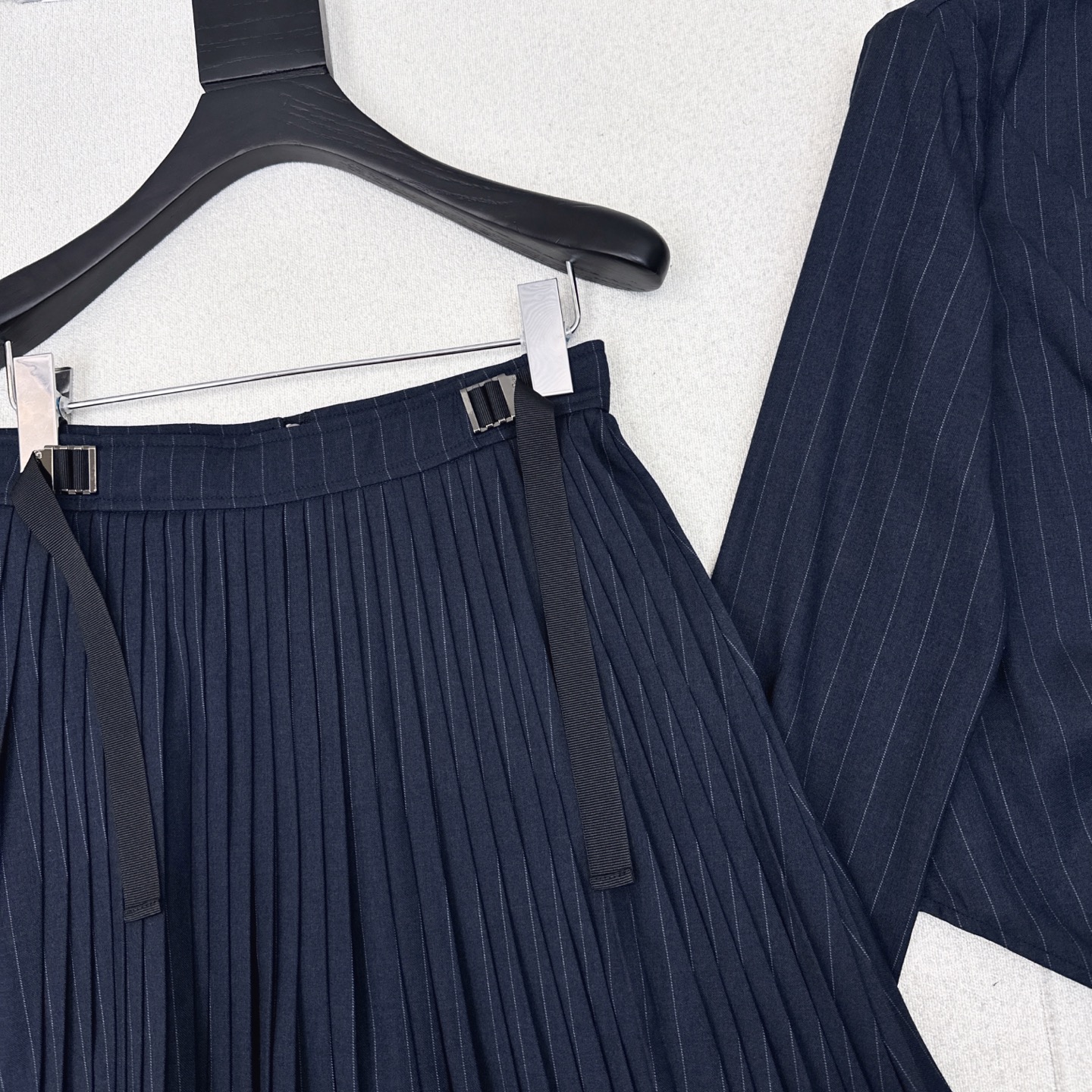 Elegant Striped Shirt and Pleated Skirt Set - Chic Autumn Outfit 8 i1753333037940 9033 0 6