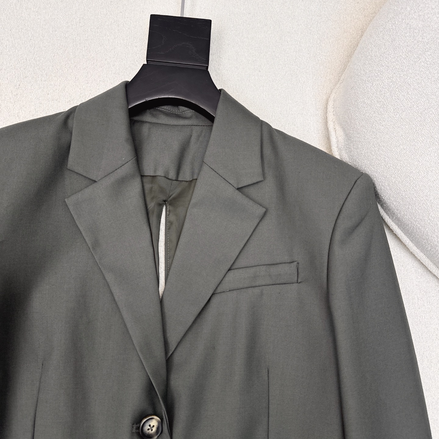 特价🉐️ ❗️现货齐码❗️不退不换❗️独家首发 Loe 25Ss————早秋最新款复古绿套装💚开叉西装外