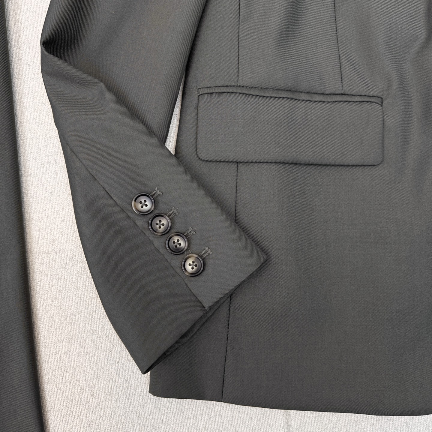 特价🉐️ ❗️现货齐码❗️不退不换❗️独家首发 Loe 25Ss————早秋最新款复古绿套装💚开叉西装外