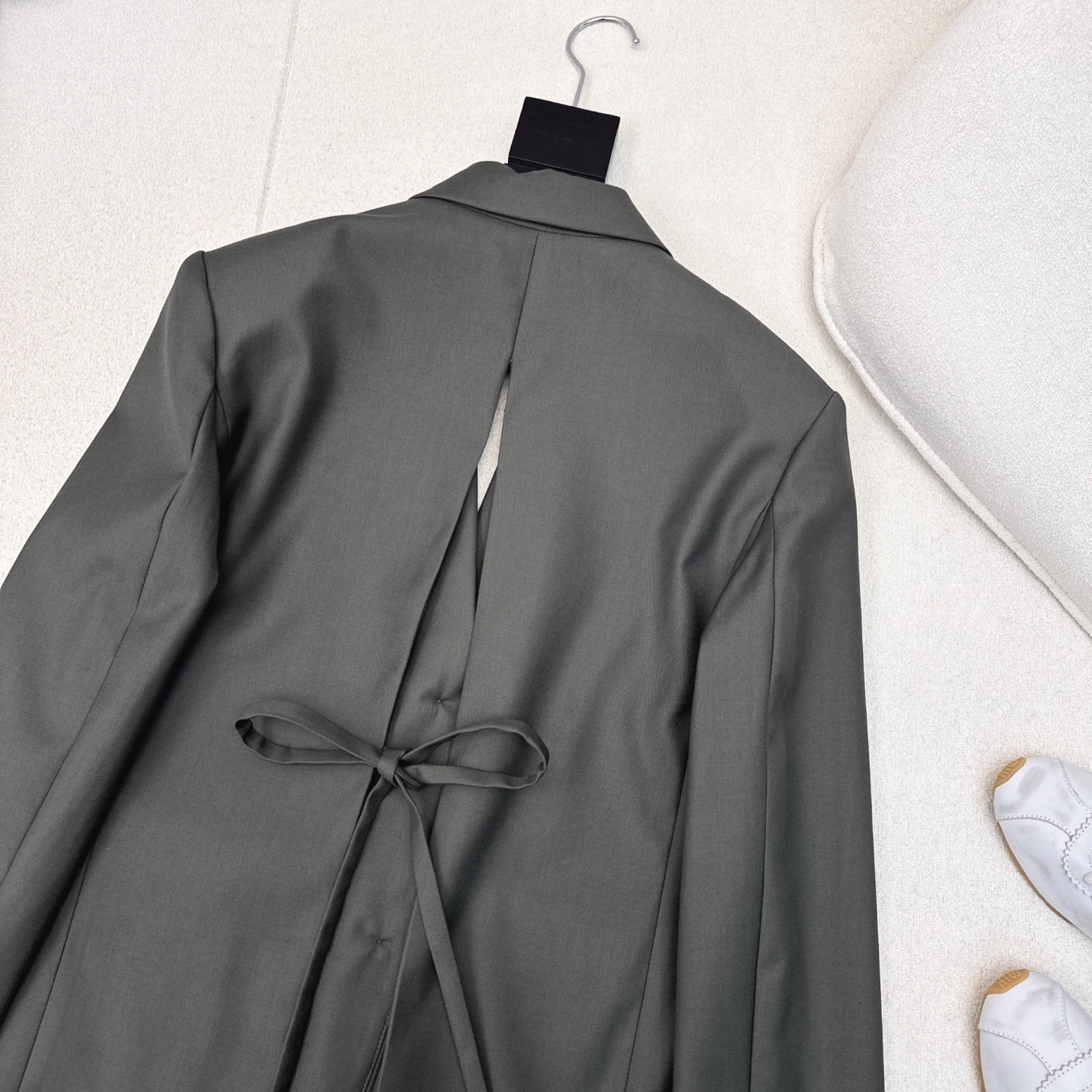 特价🉐️ ❗️现货齐码❗️不退不换❗️独家首发 Loe 25Ss————早秋最新款复古绿套装💚开叉西装外