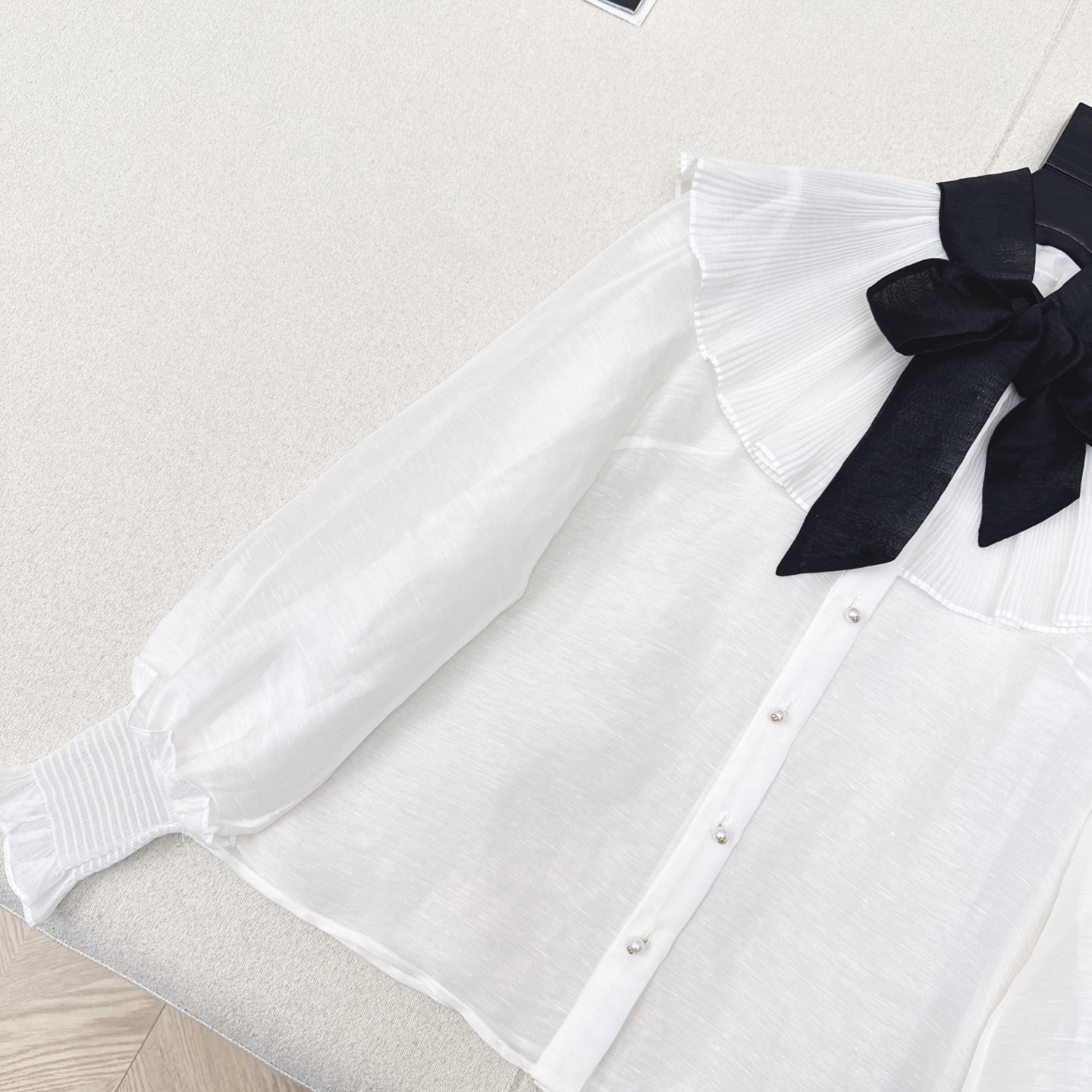 Elegant Linen Cape Shirt with Contrast Ribbon Tie - Perfect for Autumn 6 i1753679541323 311 0 4