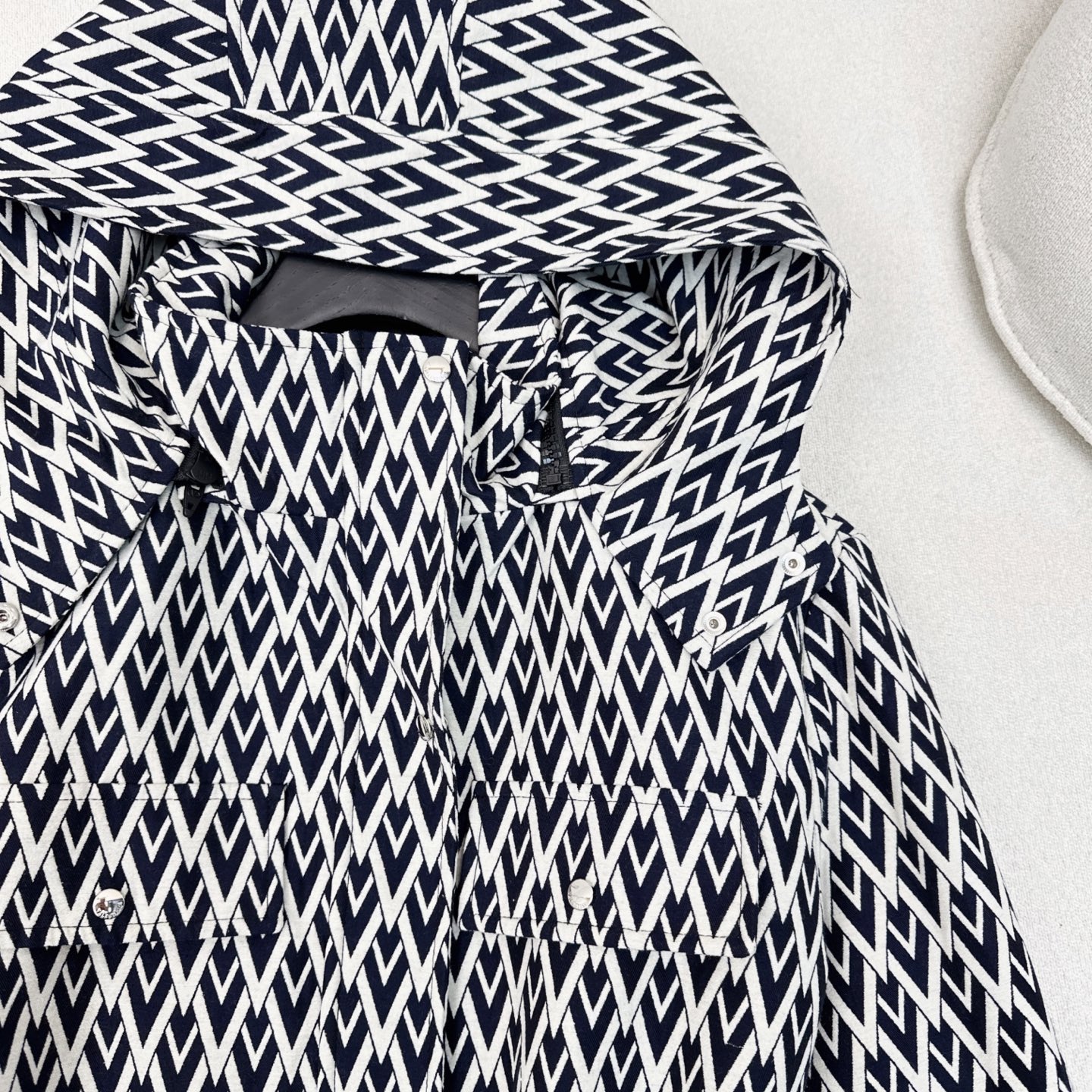 “VLTN 25Ss Women’s Suit: Stylish Autumn/Winter Collection with Versatile Design” - 图片 4