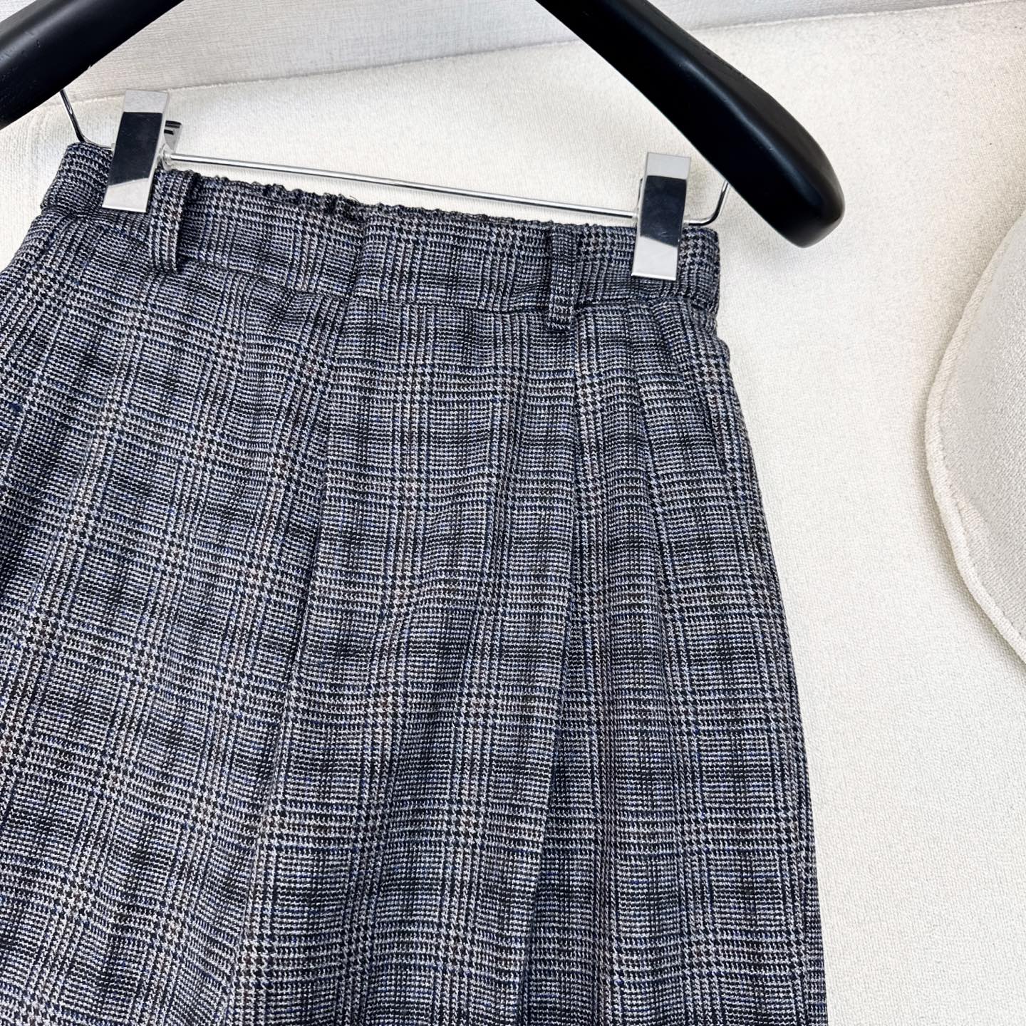 爆单系列款 Bc 25Ss————早秋最新款灰蓝色格纹直筒西裤🩶经典松紧腰收褶设计 直筒卷边裤版型 上身