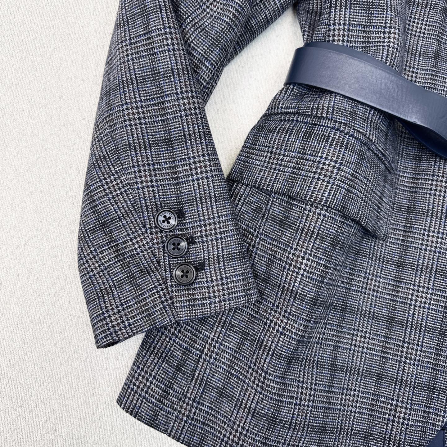 爆单系列款 Bc 25Ss————秋冬最新款灰蓝色格纹西装外套🖤定制牛仔明线翻领拼接设计 经典H收腰版型