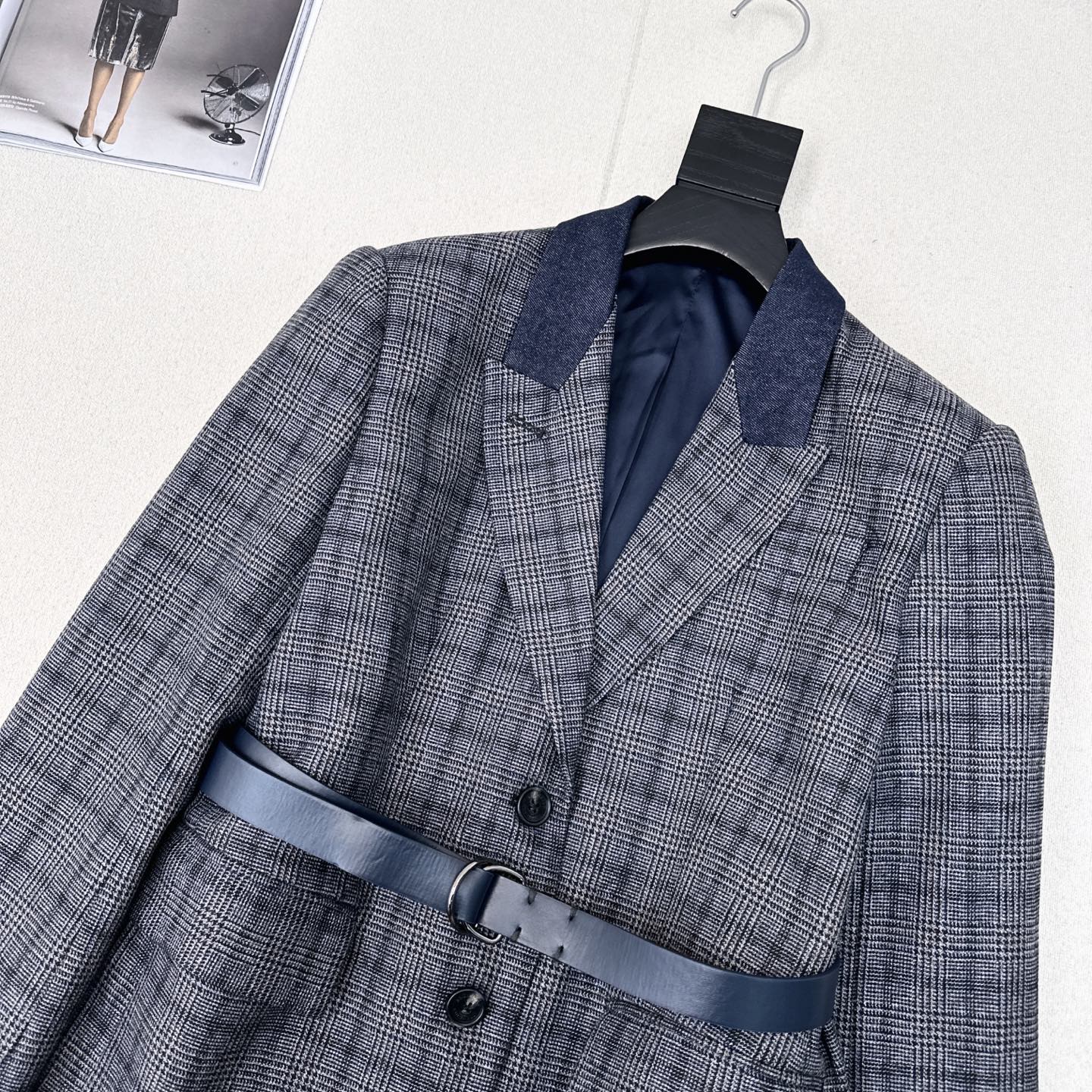 爆单系列款 Bc 25Ss————秋冬最新款灰蓝色格纹西装外套🖤定制牛仔明线翻领拼接设计 经典H收腰版型