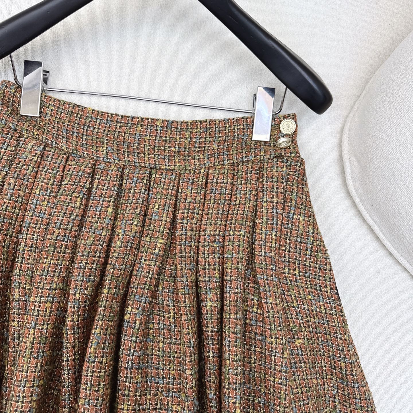 Elegant Tweed Set: Braided Jacket & High-Waisted Skirt - Chic Fall Outfit 5 i1754200455995 1445 0 3