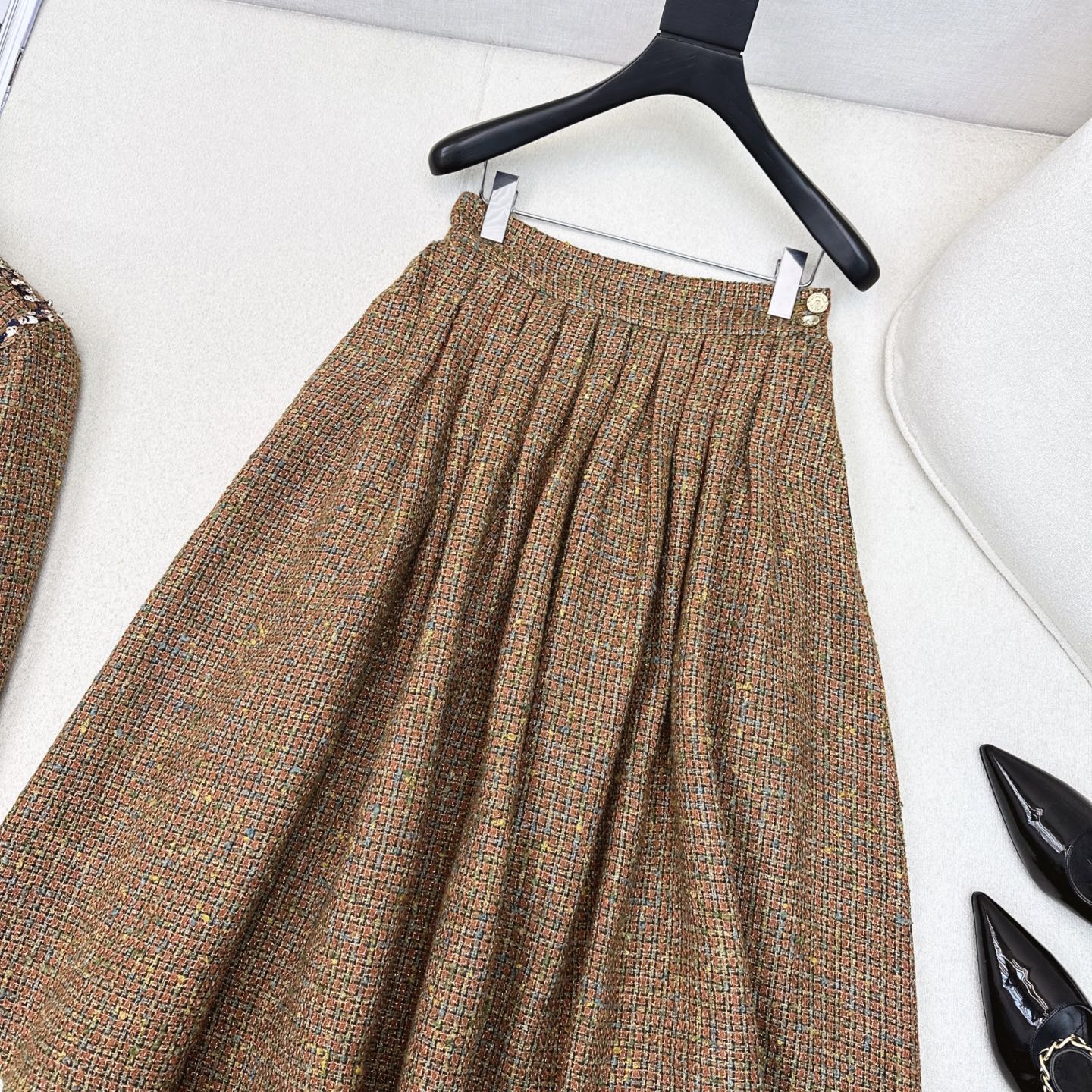 Elegant Tweed Set: Braided Jacket & High-Waisted Skirt - Chic Fall Outfit 3 i1754200457339 9046 0 1