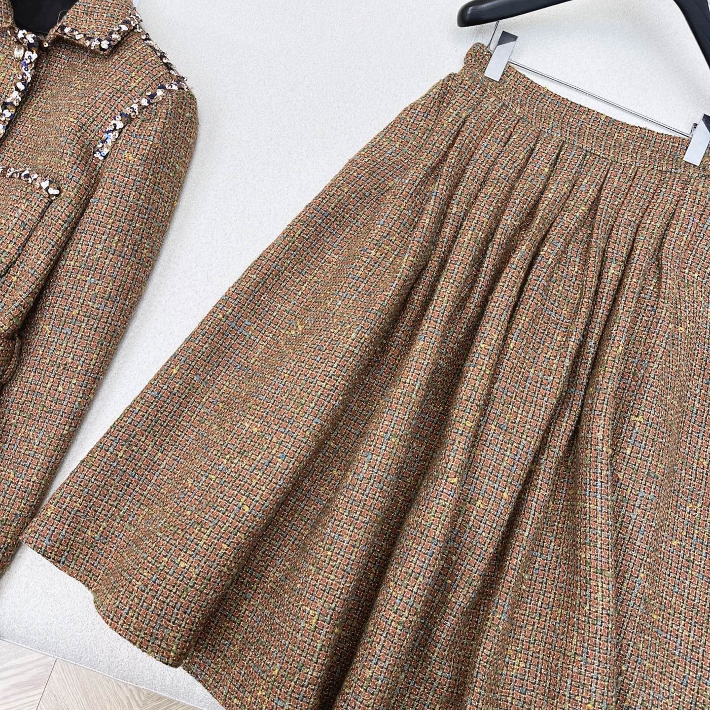 Elegant Tweed Set: Braided Jacket & High-Waisted Skirt - Chic Fall Outfit 7 i1754200457465 2196 0 5