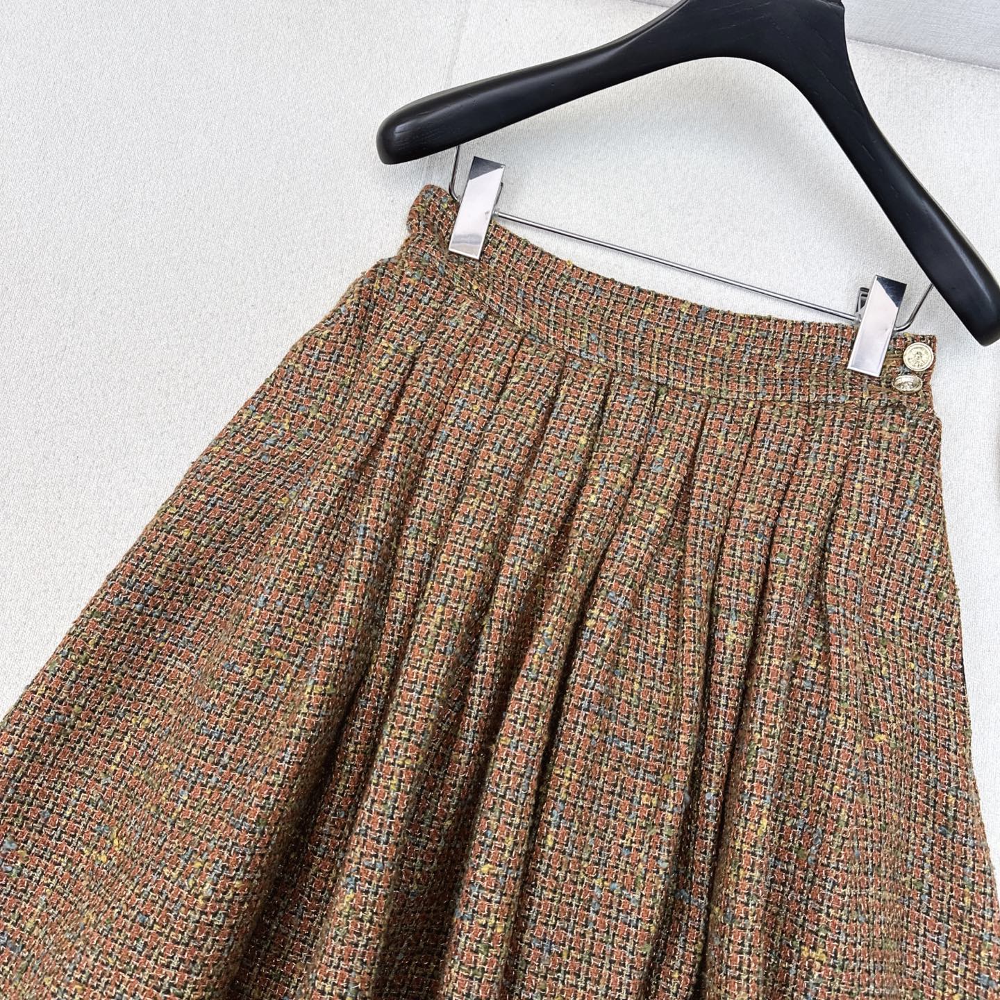 Elegant Tweed Set: Braided Jacket & High-Waisted Skirt - Chic Fall Outfit 4 i1754200457477 509 0 2