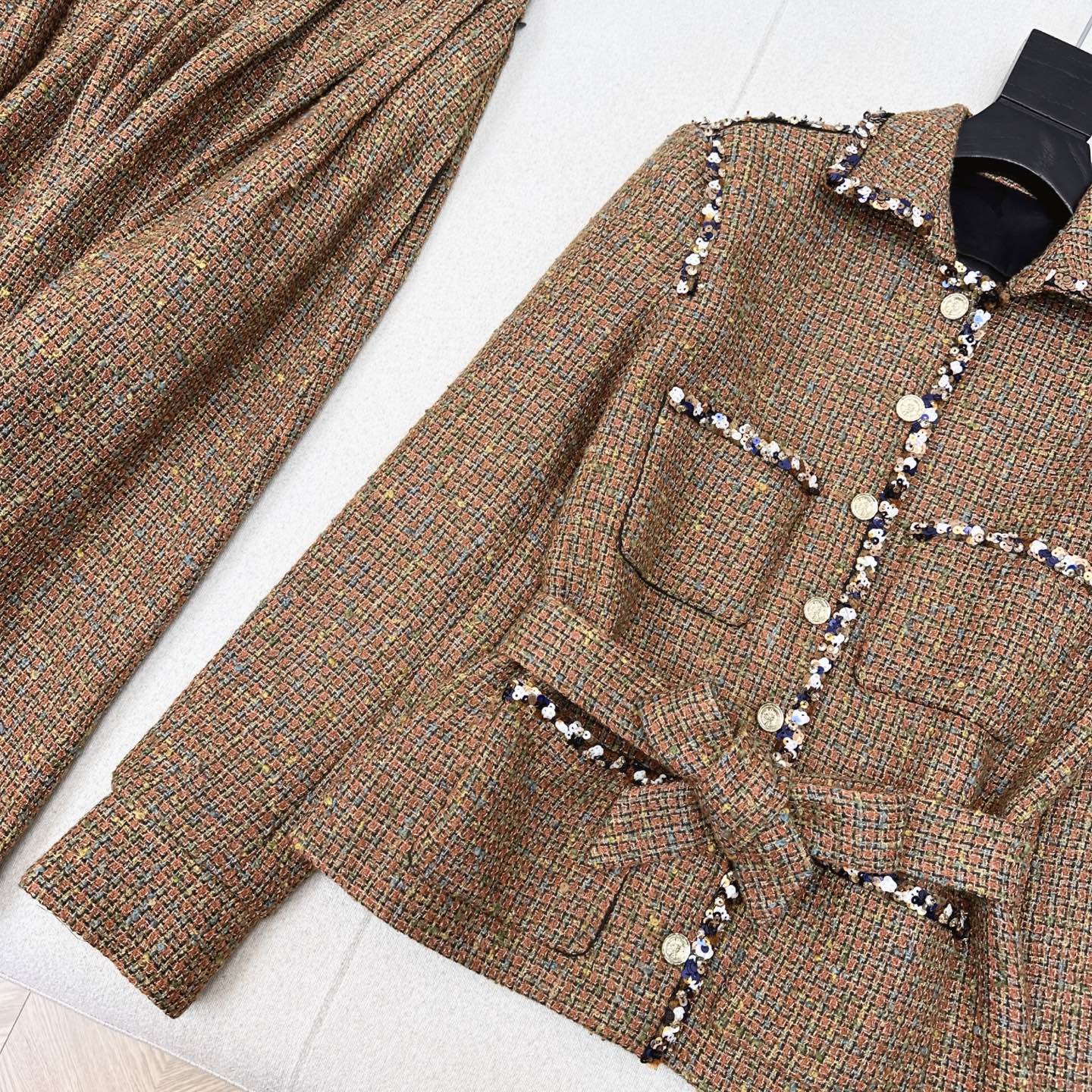 Elegant Tweed Skirt Suit Set - Chic Fall/Winter Outfit 5 i1754200534027 5107 0 3
