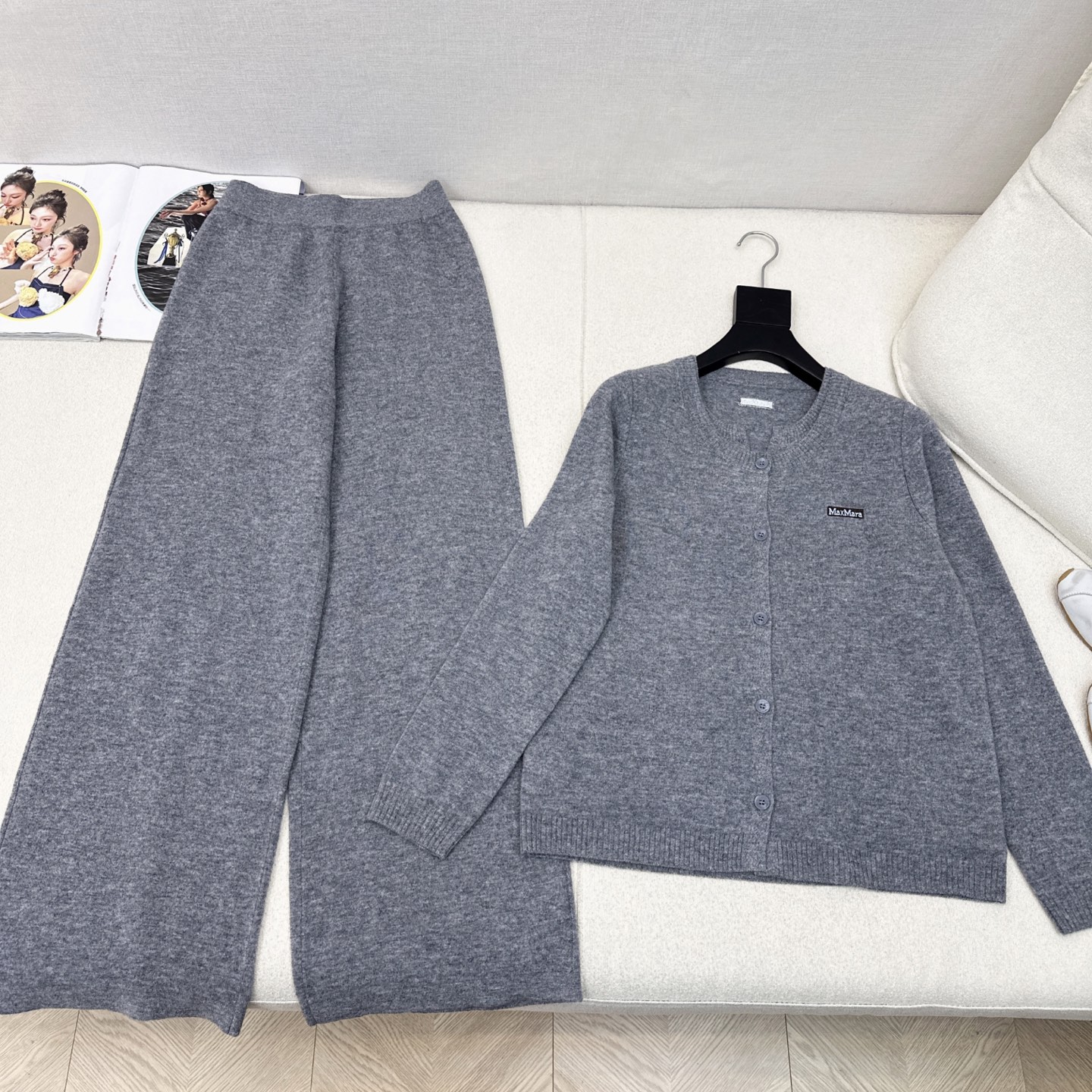 “Max 25Ss Knitted Dress: One-Size-Fits-All Autumn Style with Special Atmosphere and Impeccable Design” - 图片 5
