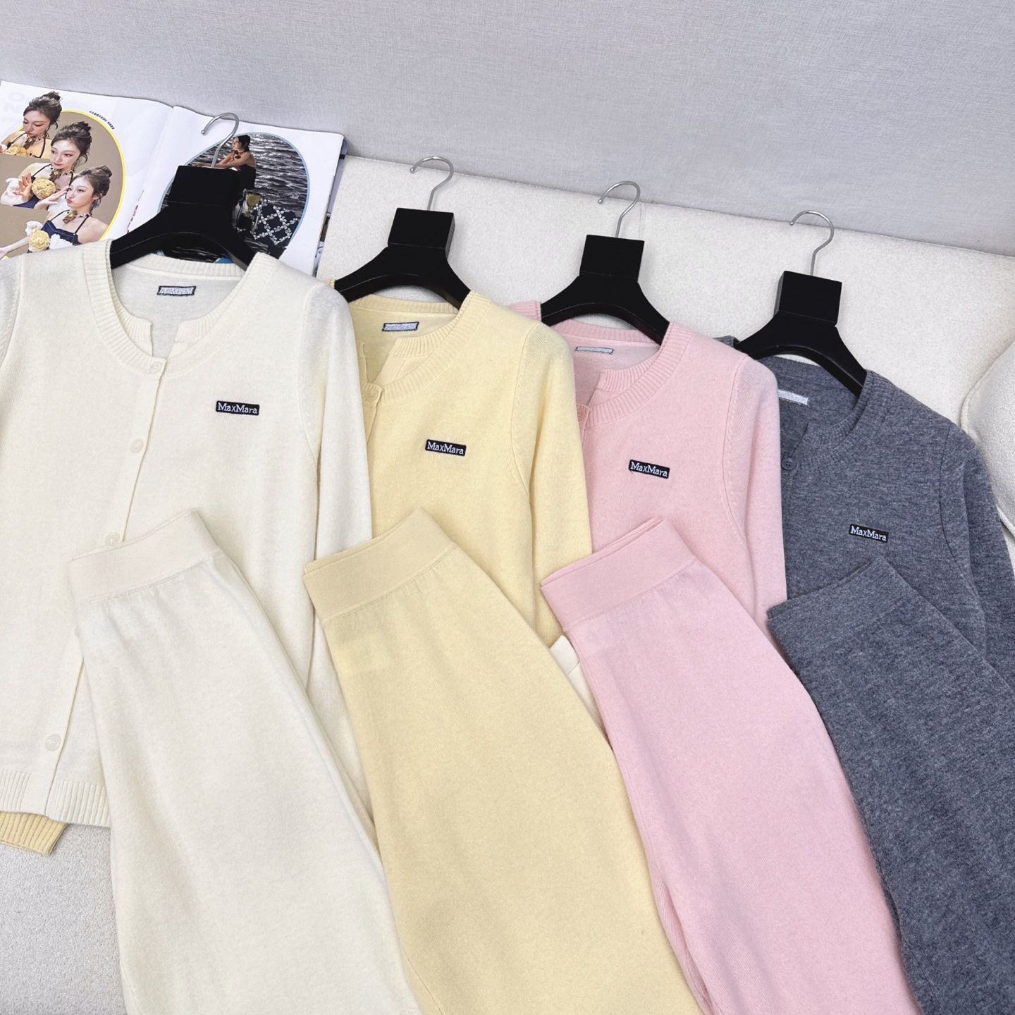 “Max 25Ss Knitted Dress: One-Size-Fits-All Autumn Style with Special Atmosphere and Impeccable Design” - 图片 2