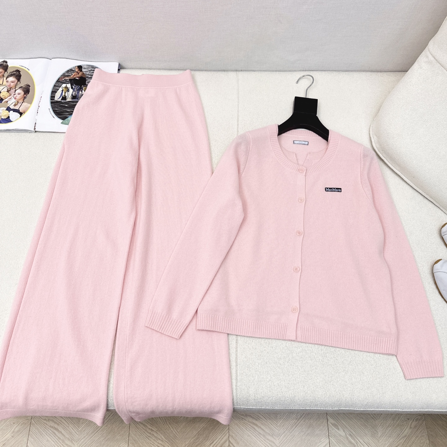 “Max 25Ss Knitted Dress: One-Size-Fits-All Autumn Style with Special Atmosphere and Impeccable Design” - 图片 6