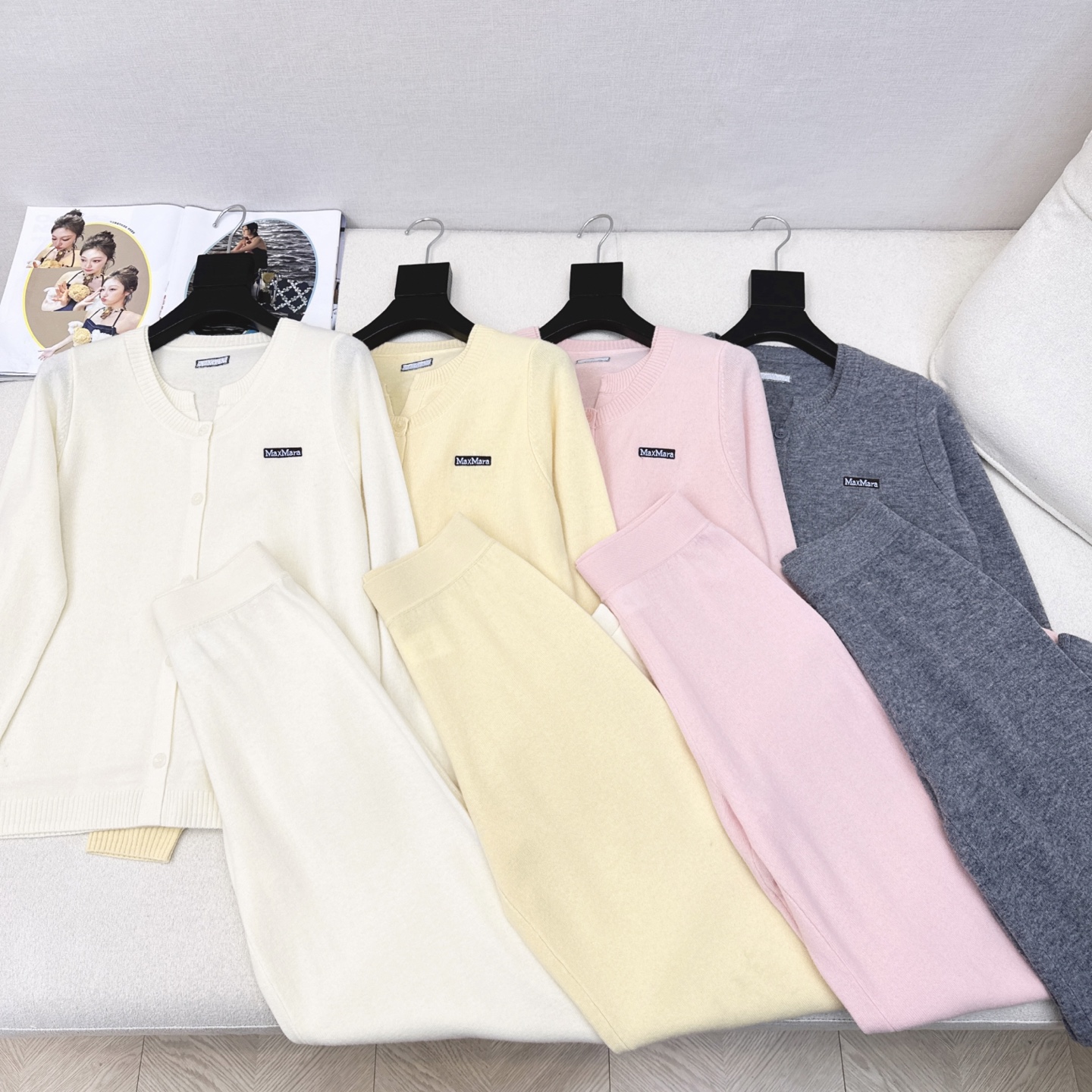 “Max 25Ss Knitted Dress: One-Size-Fits-All Autumn Style with Special Atmosphere and Impeccable Design”