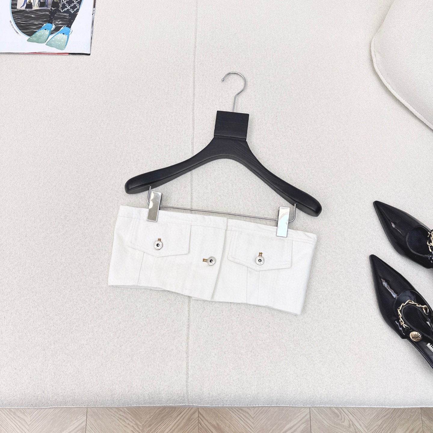 特价🉐️❗️现货齐码❗️不退不换❗️独家首发 Miu 25Ss————早秋最新款牛仔抹胸🤍缪系甜酷少女穿