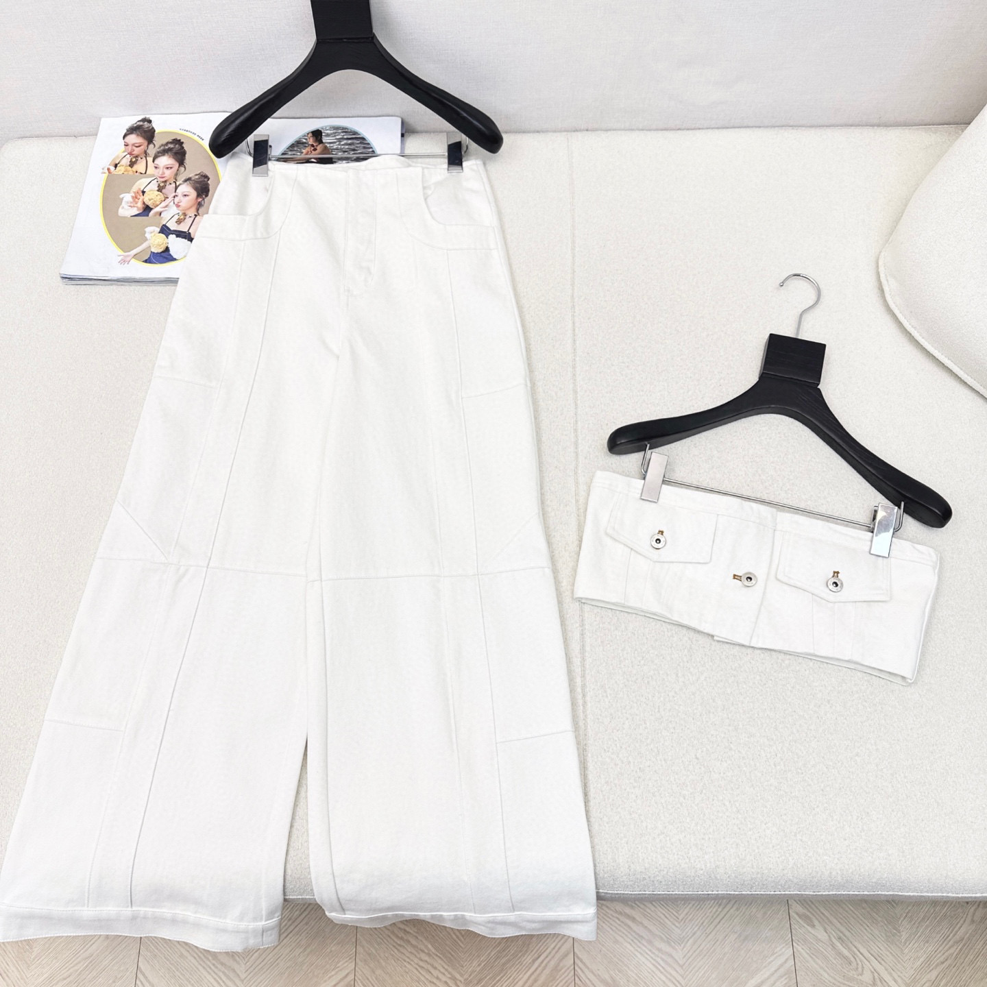 特价🉐️❗️现货齐码❗️不退不换❗️独家首发 Miu 25Ss————早秋最新款牛仔抹胸🤍缪系甜酷少女穿