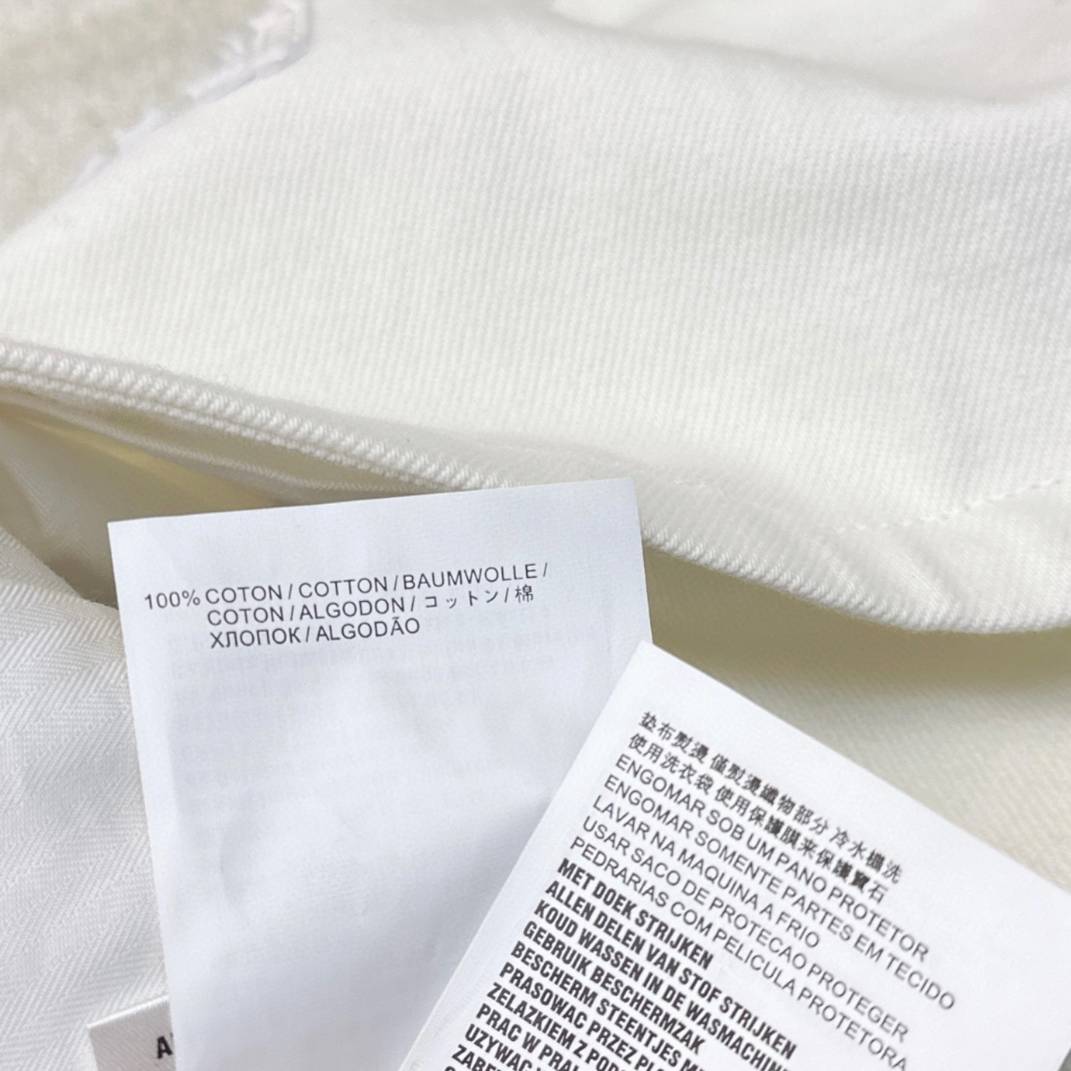 特价🉐️❗️现货齐码❗️不退不换❗️独家首发 Miu 25Ss————早秋最新款牛仔抹胸🤍缪系甜酷少女穿