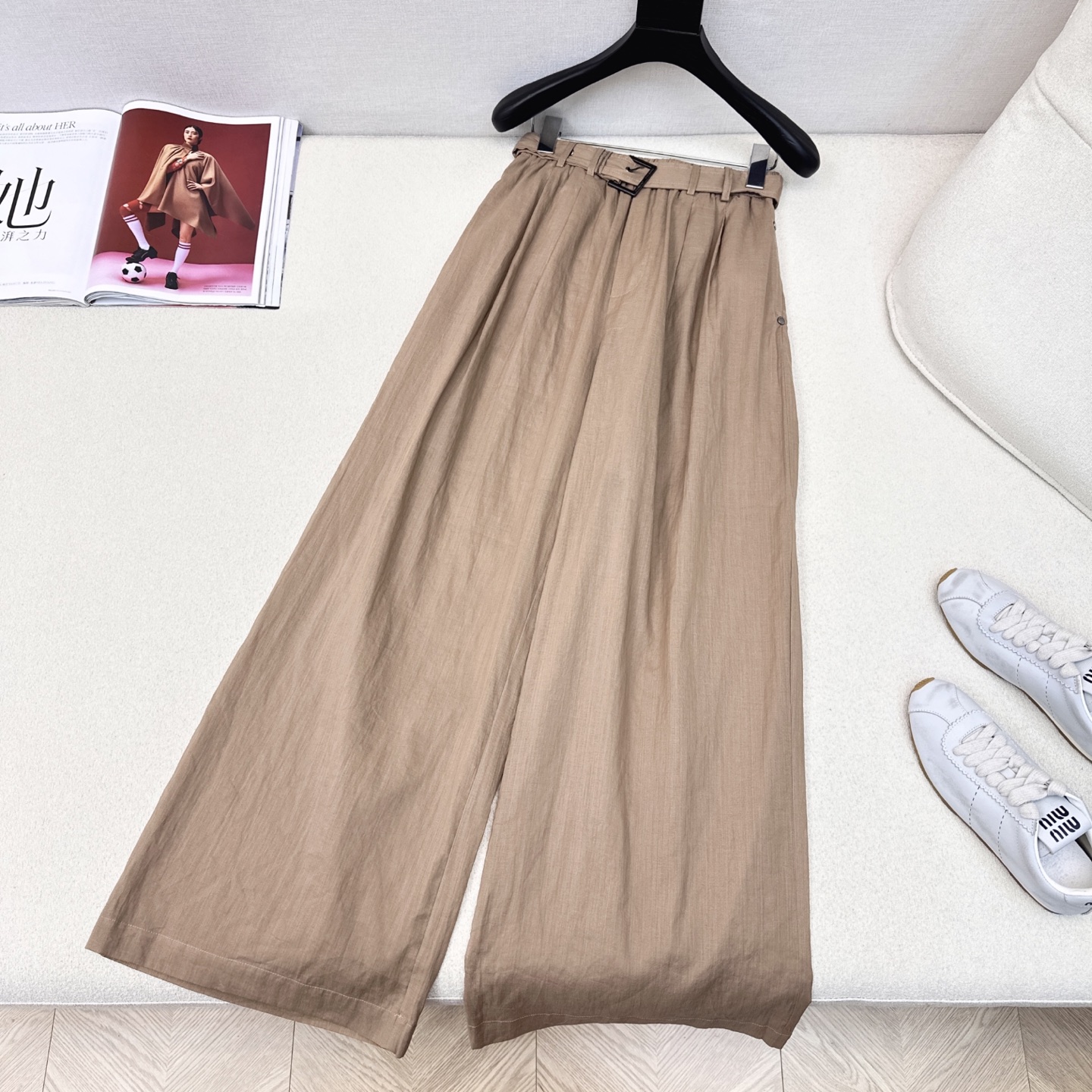 Luxurious Smolder Female Wind Suit with Tweed Pants and Loose Sleeves - 图片 5