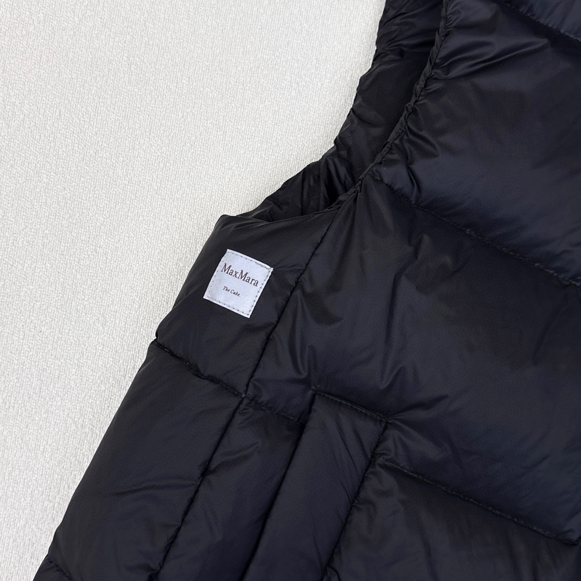 Autumn Winter Fashion: P1152 Original Femininity Suit with Dustproof Bag – Classic H-Shirt Cut & Logo Decorations - 图片 6