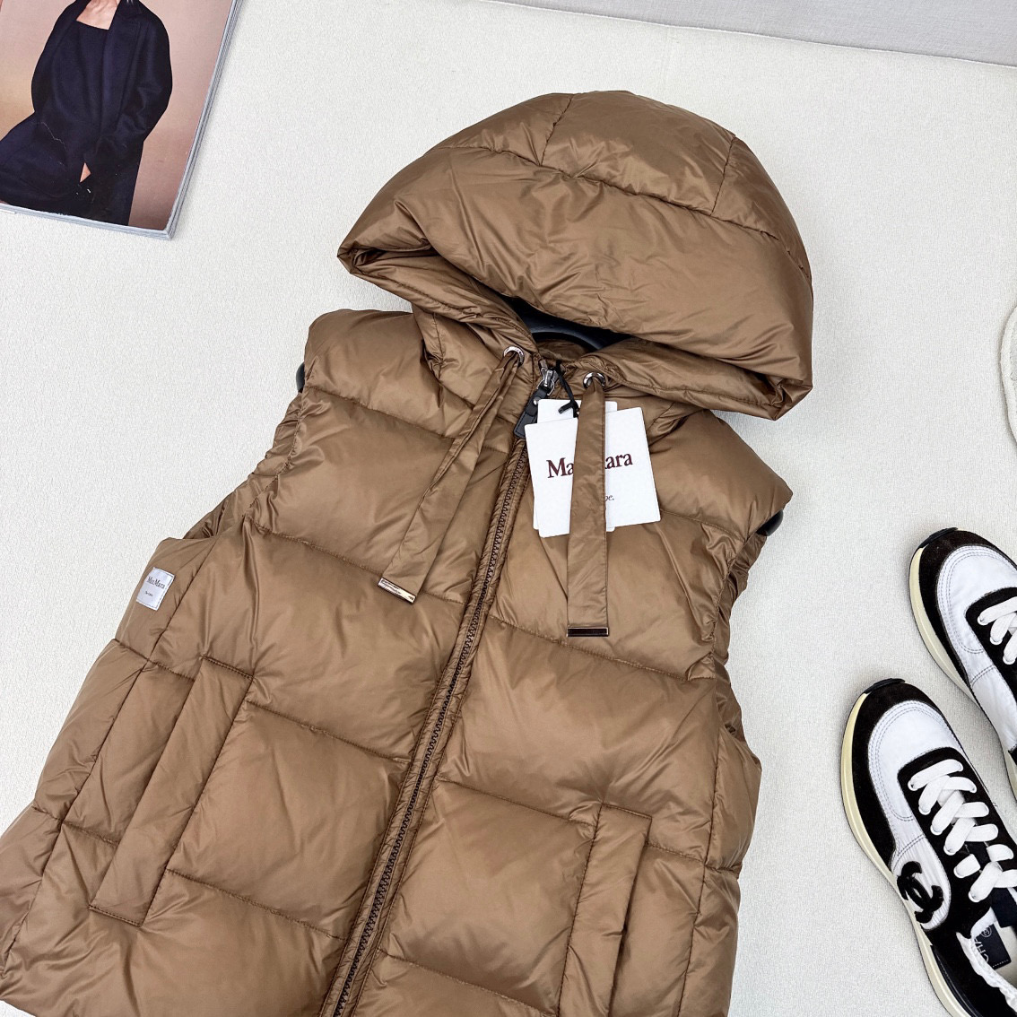 Title: P1152 Original Femininity Suit with Dustproof Bag Max 25Ss – Autumn/Winter Classic Fashion Summary: Classic H-shirt cut with letter logo decorations, grey velvet, nitro - 图片 2