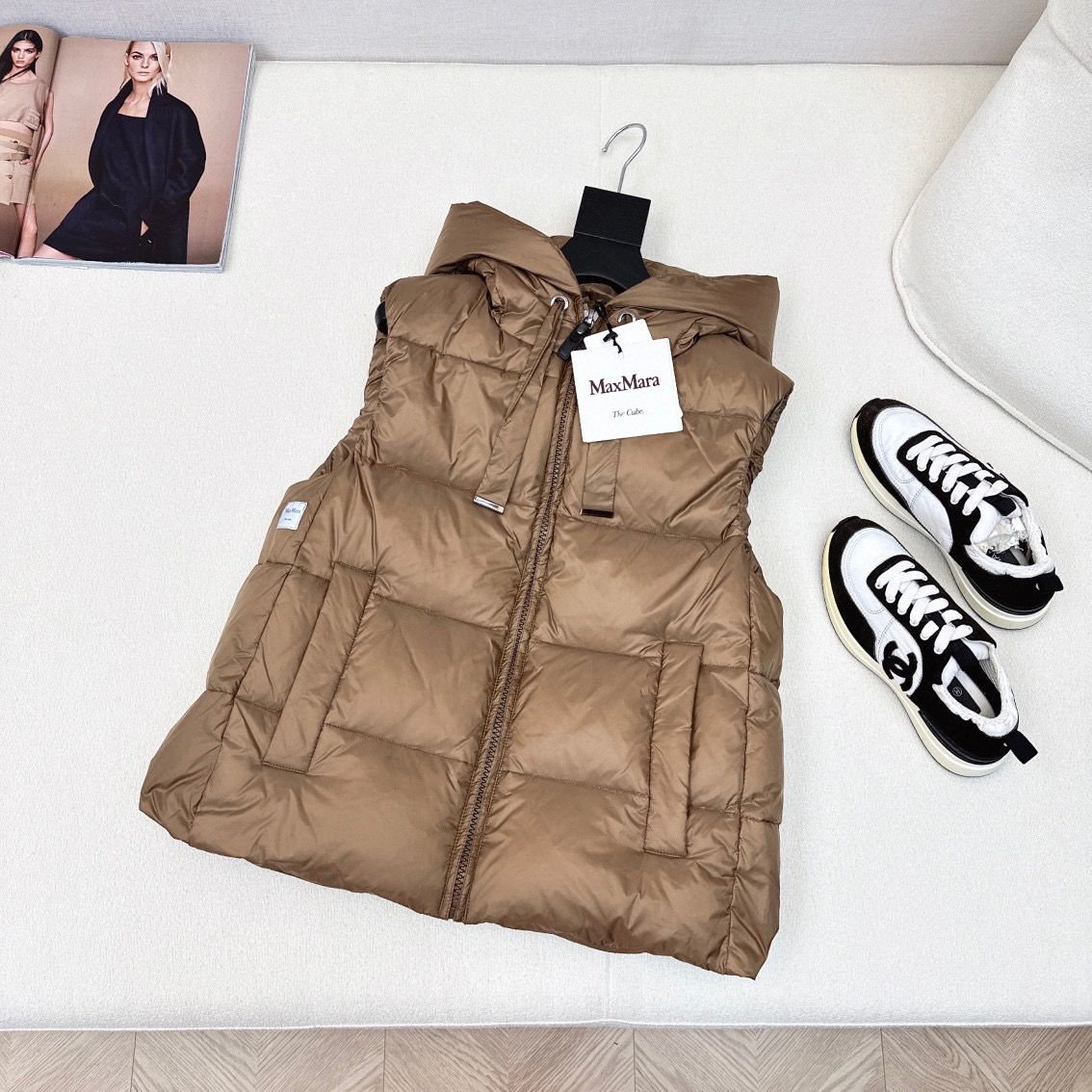 Title: P1152 Original Femininity Suit with Dustproof Bag Max 25Ss – Autumn/Winter Classic Fashion Summary: Classic H-shirt cut with letter logo decorations, grey velvet, nitro - 图片 5