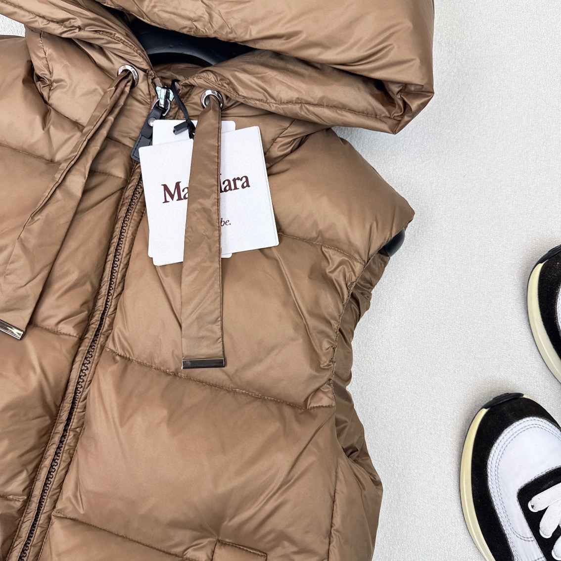 Title: P1152 Original Femininity Suit with Dustproof Bag Max 25Ss – Autumn/Winter Classic Fashion Summary: Classic H-shirt cut with letter logo decorations, grey velvet, nitro - 图片 3