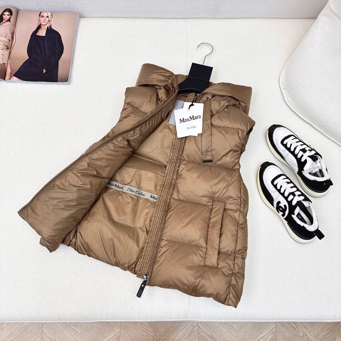 Title: P1152 Original Femininity Suit with Dustproof Bag Max 25Ss – Autumn/Winter Classic Fashion Summary: Classic H-shirt cut with letter logo decorations, grey velvet, nitro - 图片 7