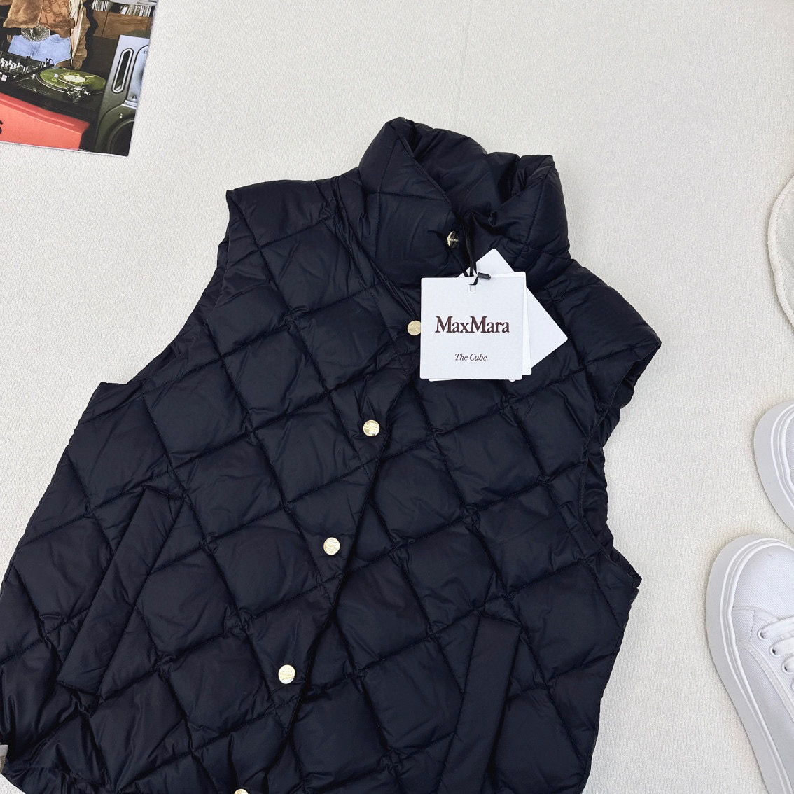 “Autumn/Winter Diamond-Grained Velvet Suit with Letter Logo Decorations and Original Hardware Fittings | Fashionable and Classic Design” - 图片 2
